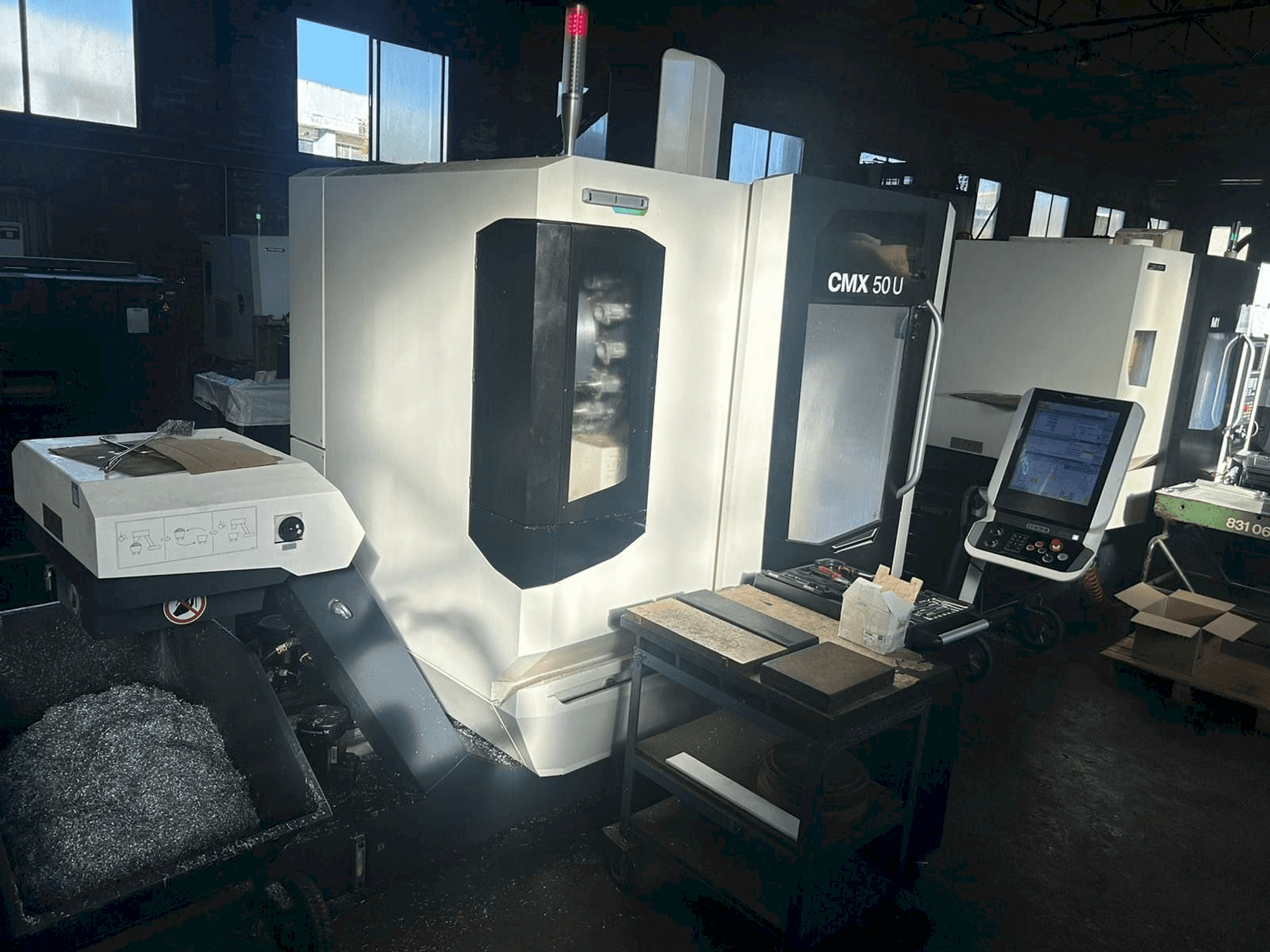 Вид станка DMG MORI CMX 50 U спереди