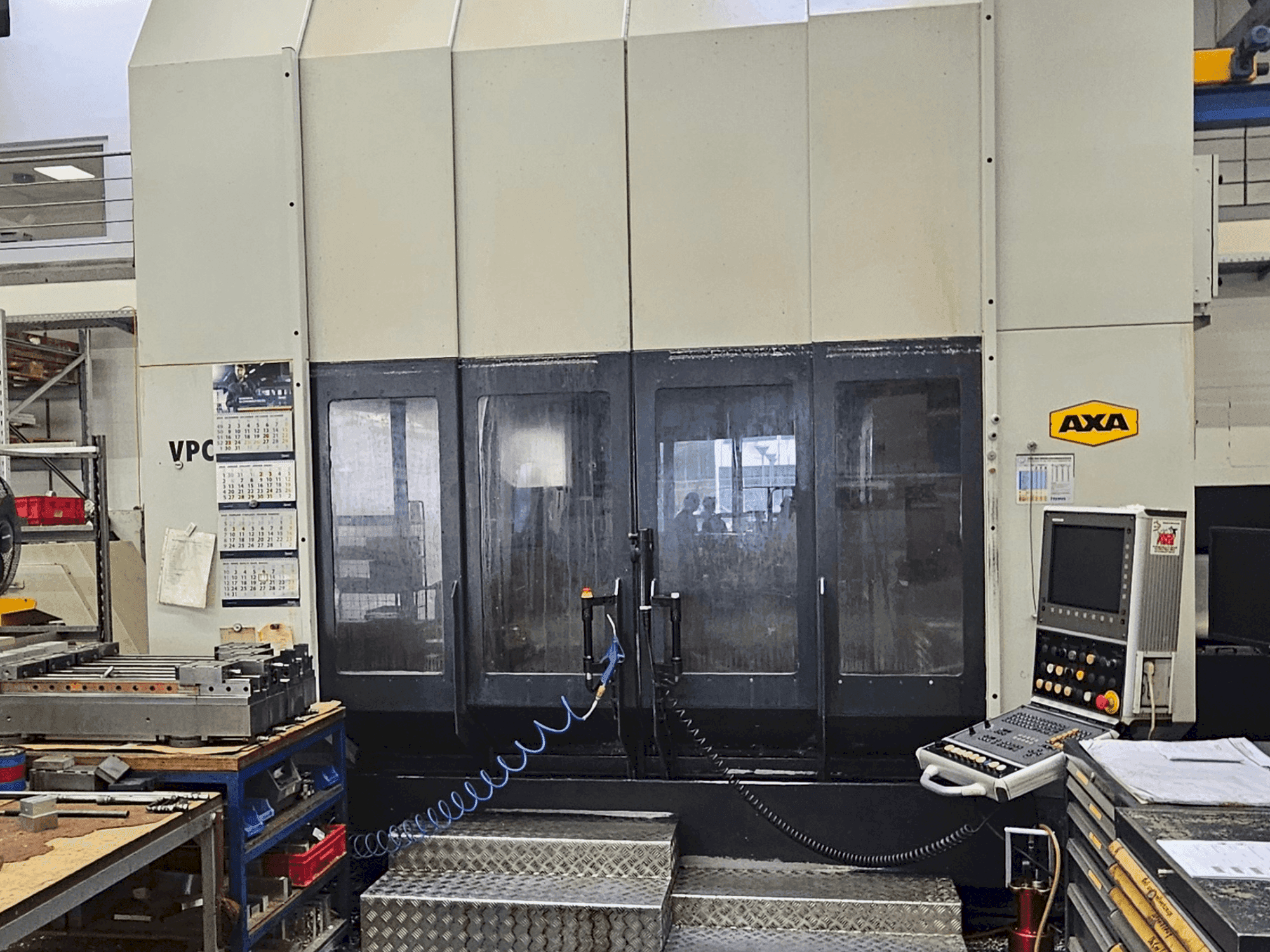 Вид станка AXA VPC-40-U спереди