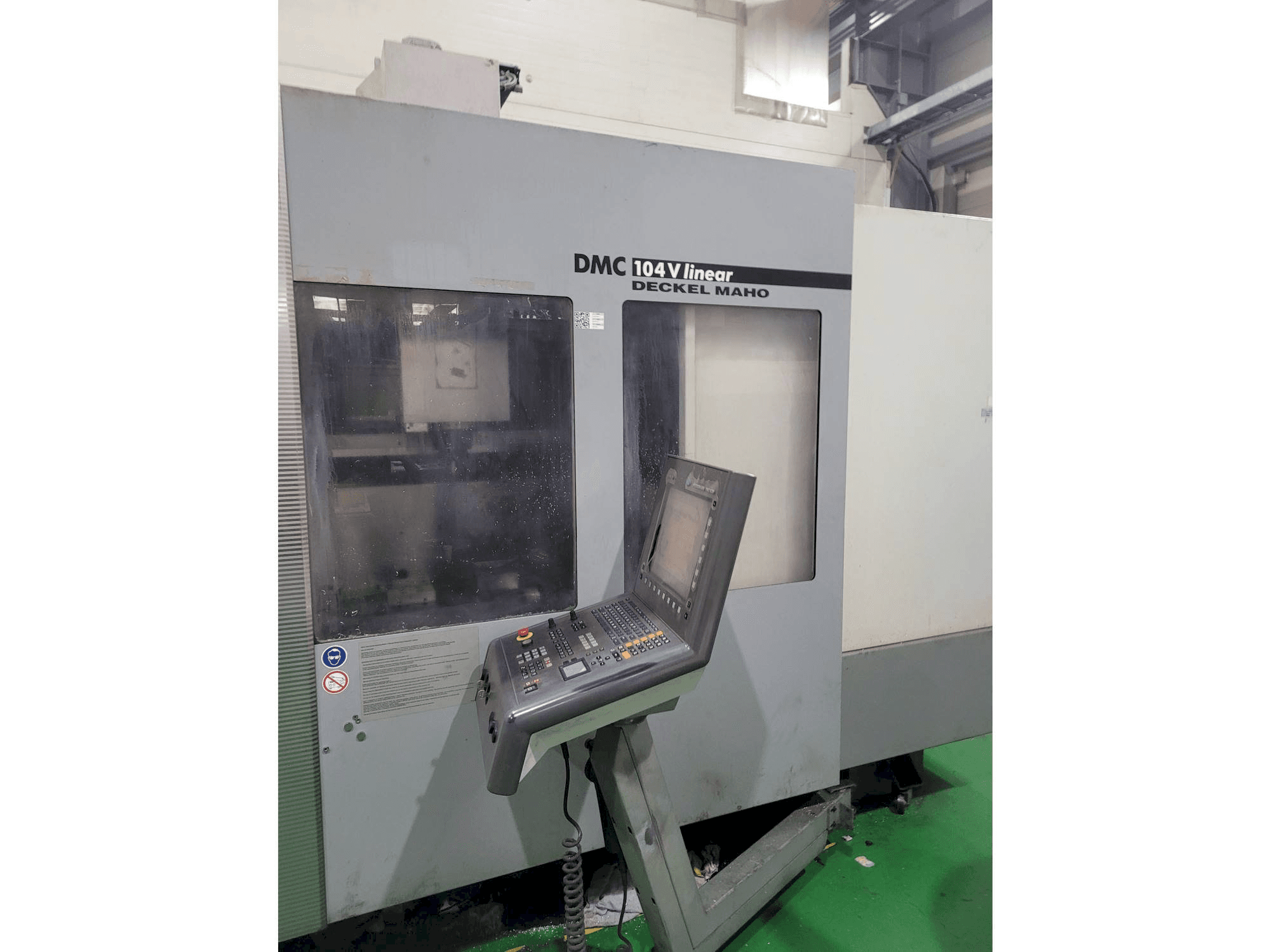 Вид станка DECKEL MAHO DMC 104 V спереди
