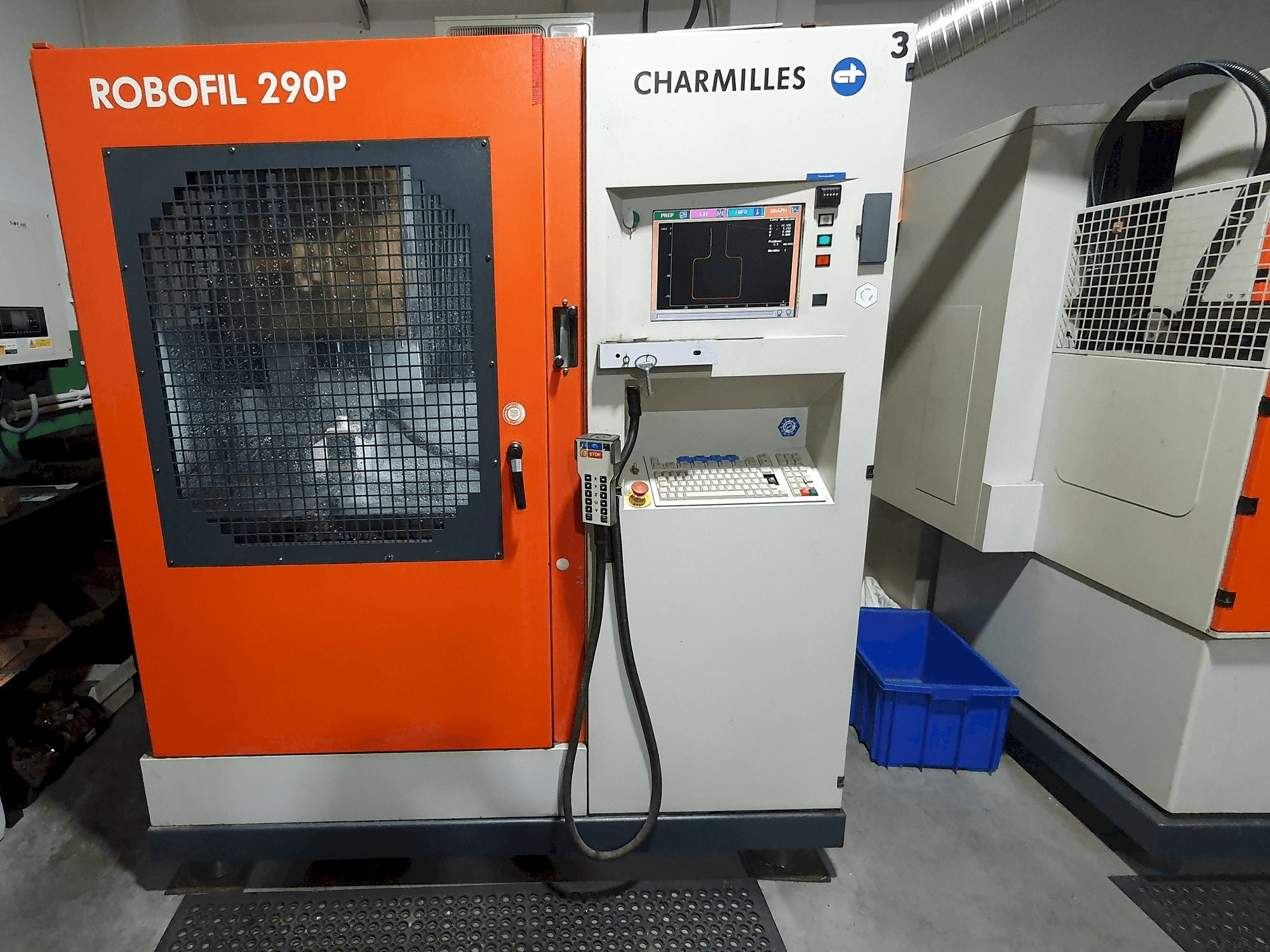 Вид станка CHARMILLES Robofil 290P спереди