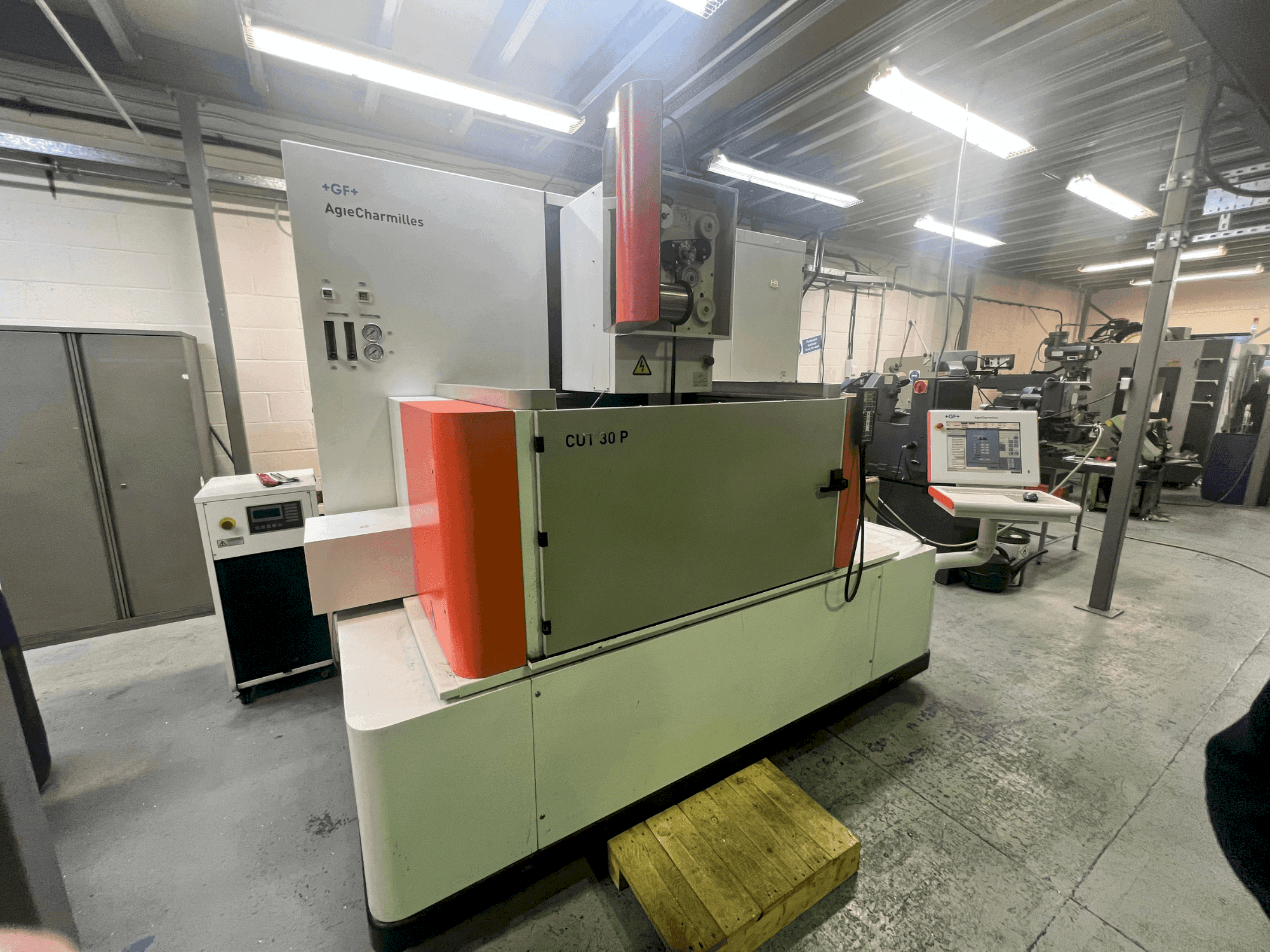 Вид станка AgieCharmilles CUT 30P спереди