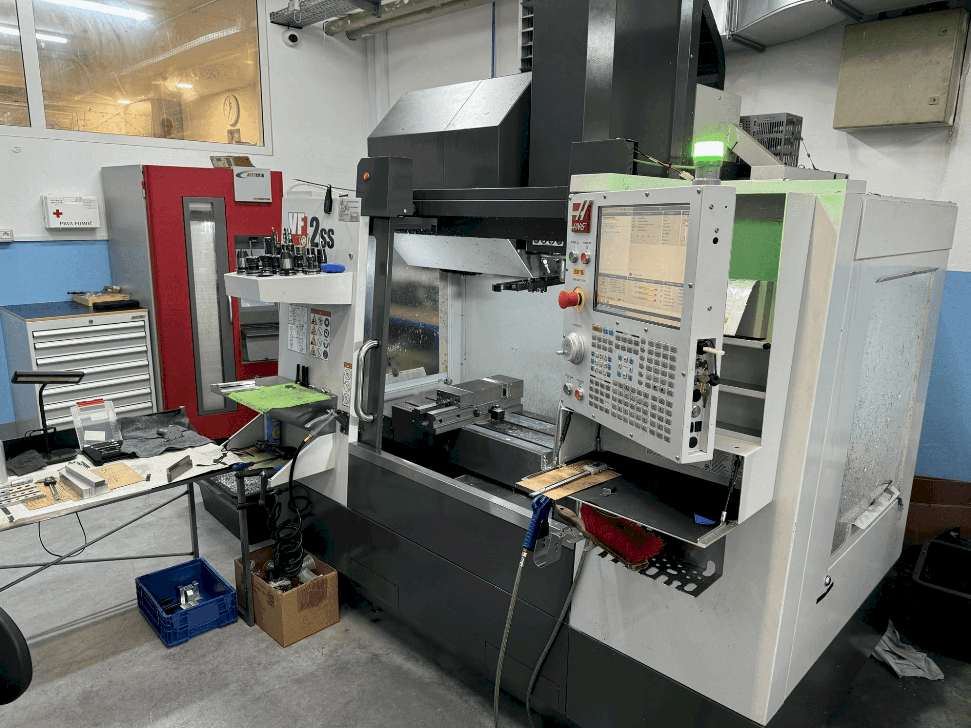 Вид станка HAAS VF-2SS спереди