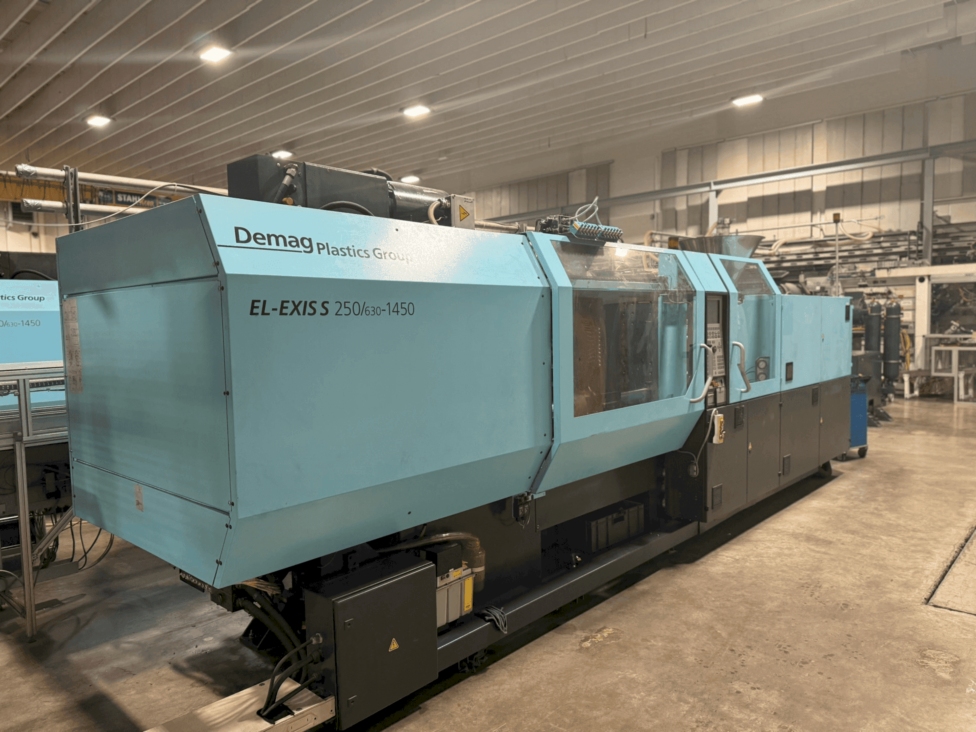 Вид станка SUMITOMO SHI DEMAG El-Exis S 250/630-1450 спереди