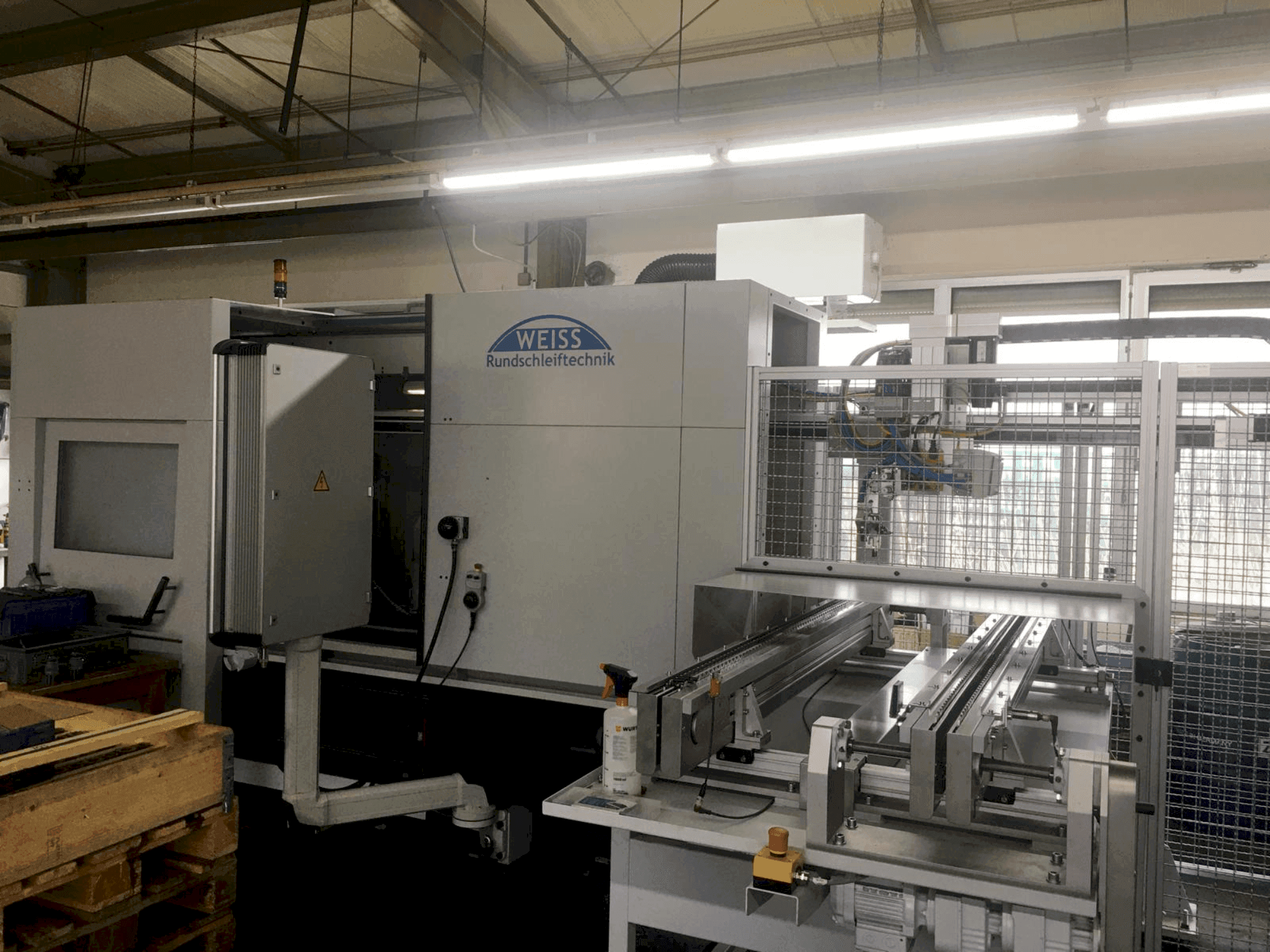 Вид станка WEISS Rundschleiftechnik K52 спереди