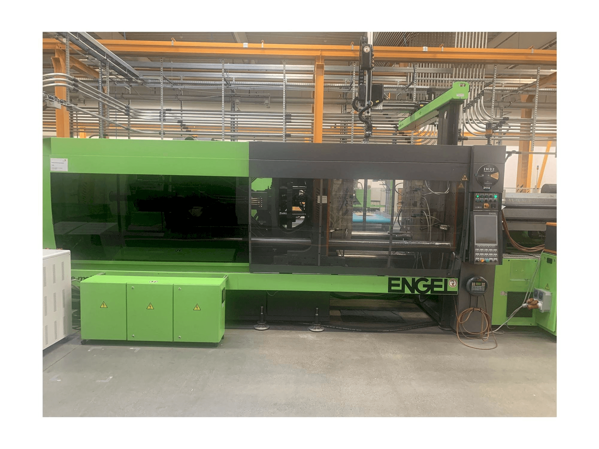 Вид станка Engel e-motion 5440/500 T спереди