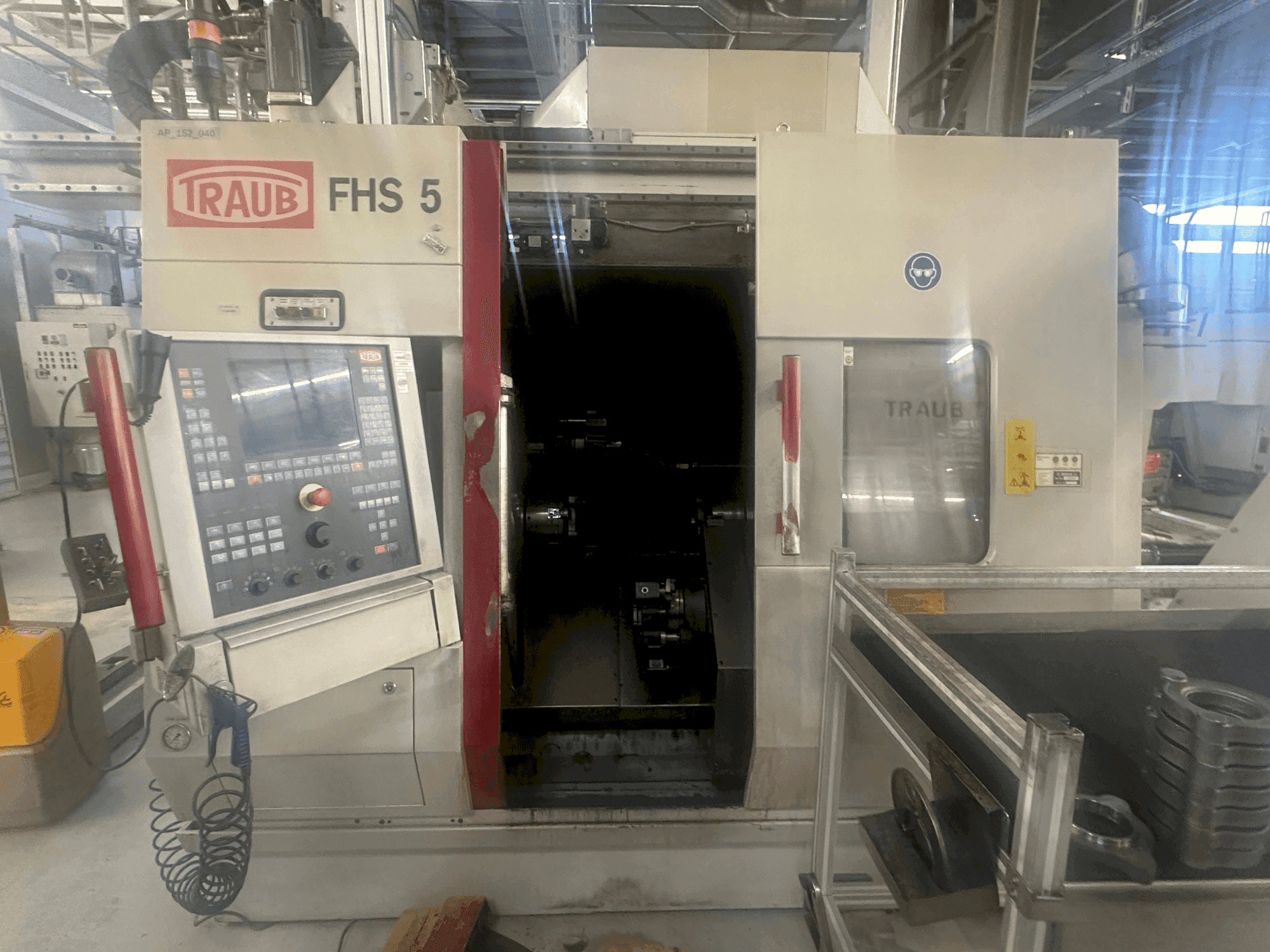 Вид станка TRAUB TNC 42/65 спереди