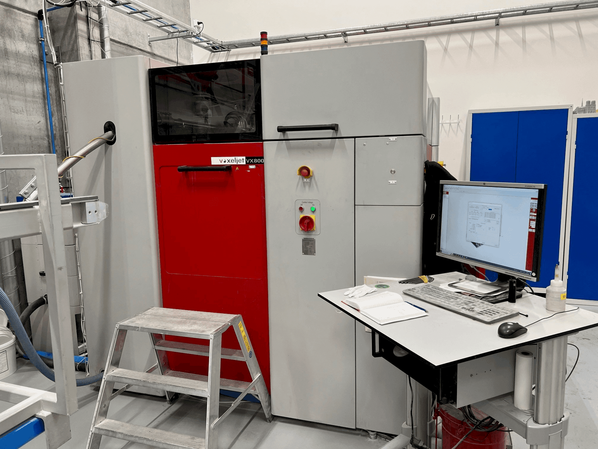 Вид станка VOXELJET VX800 (2010) спереди