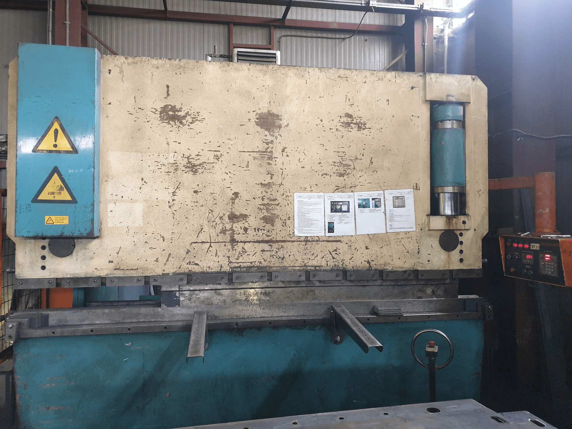 Front view of GIZELIS PB 130/3000 machine