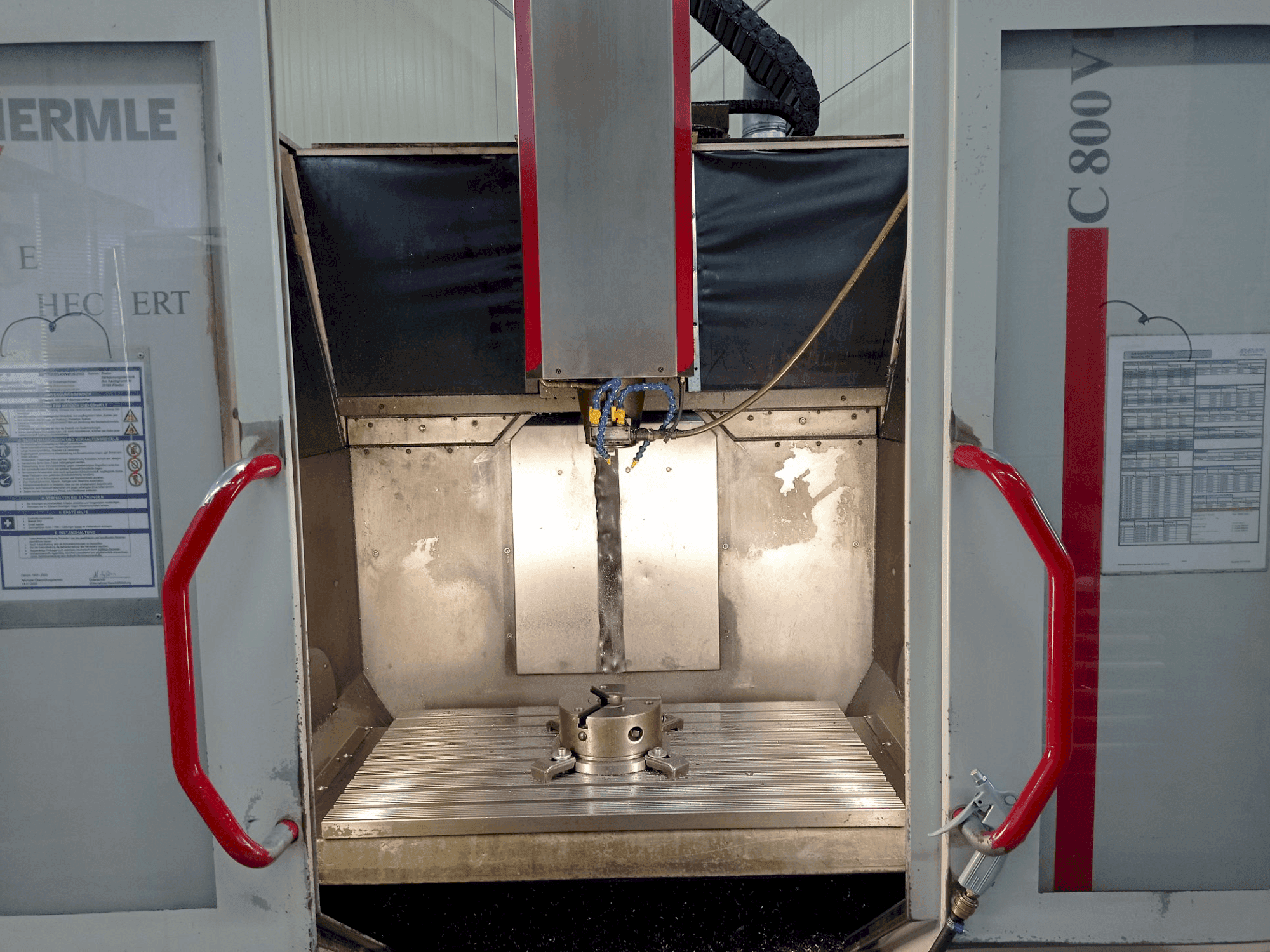 Вид станка HERMLE C800V спереди