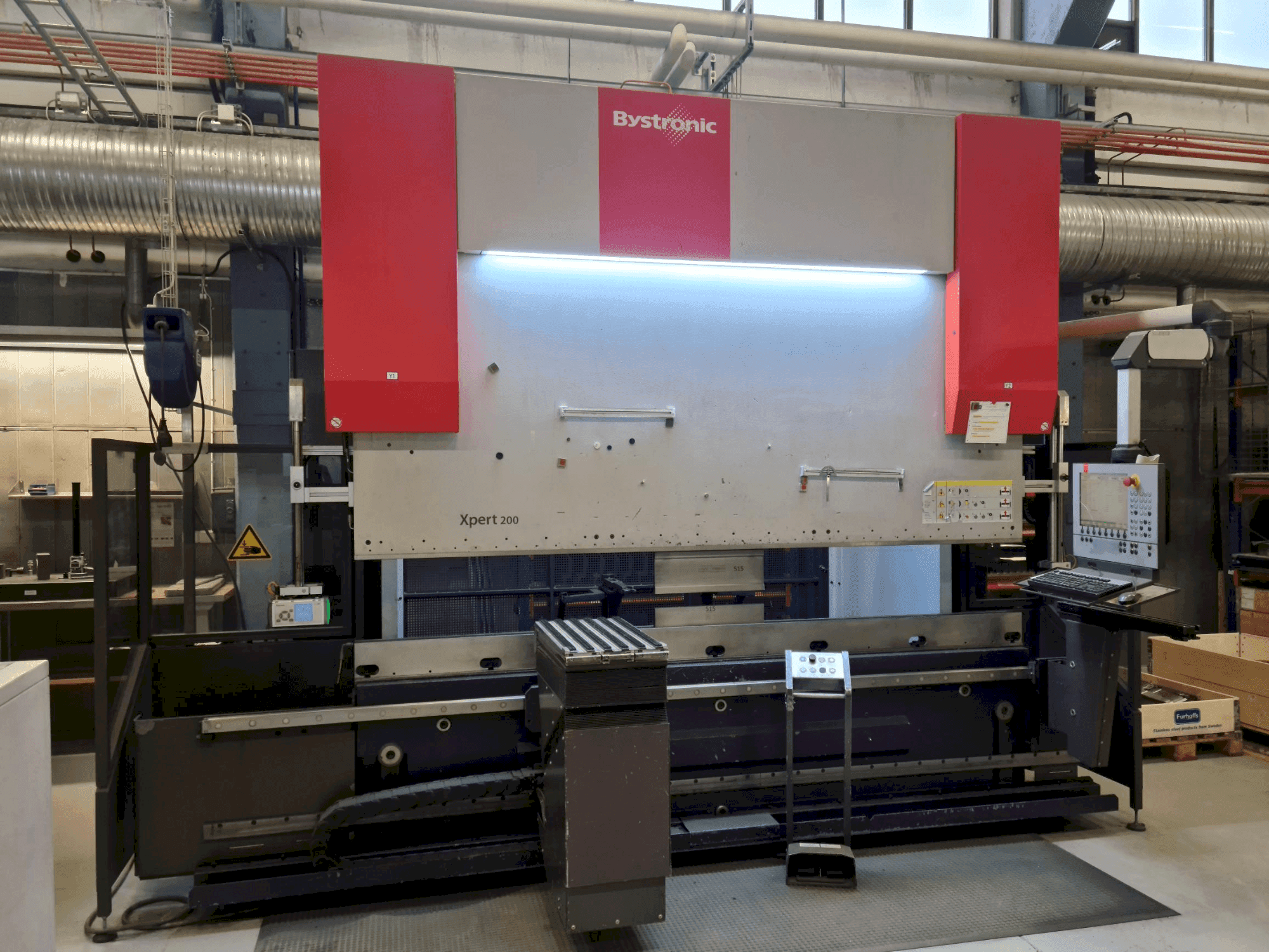 Вид станка Bystronic Xpert 200 x 3100 спереди