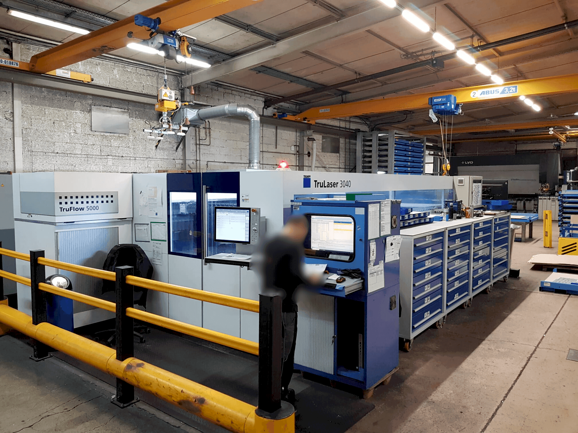 Вид станка TRUMPF TruLaser 3040 5kW CO2 спереди