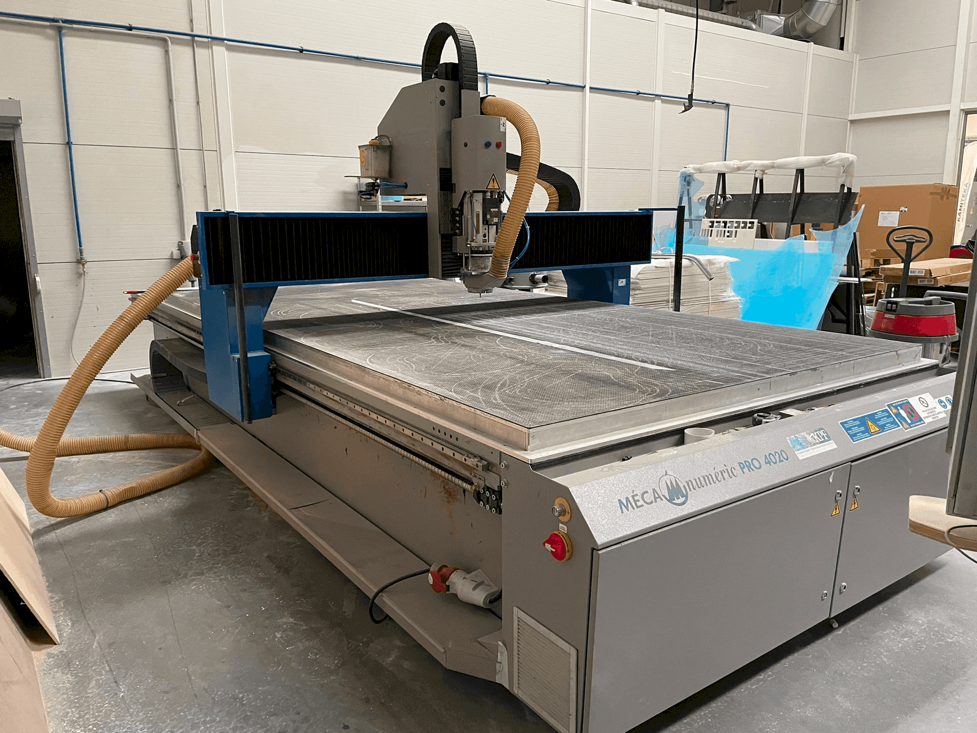 Вид станка MECANUMERIC PRO 4020 спереди