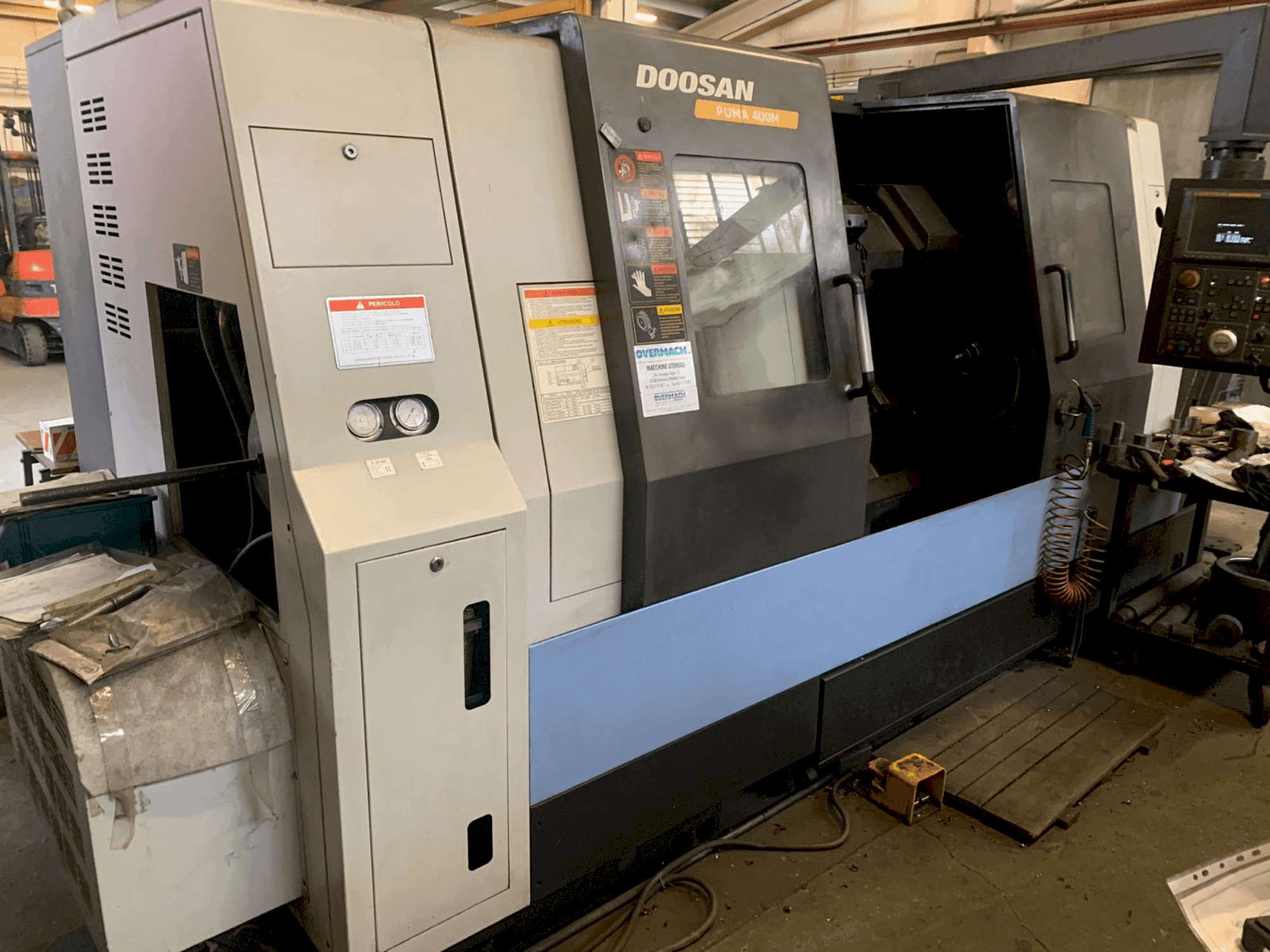Вид станка DOOSAN PUMA 400M спереди
