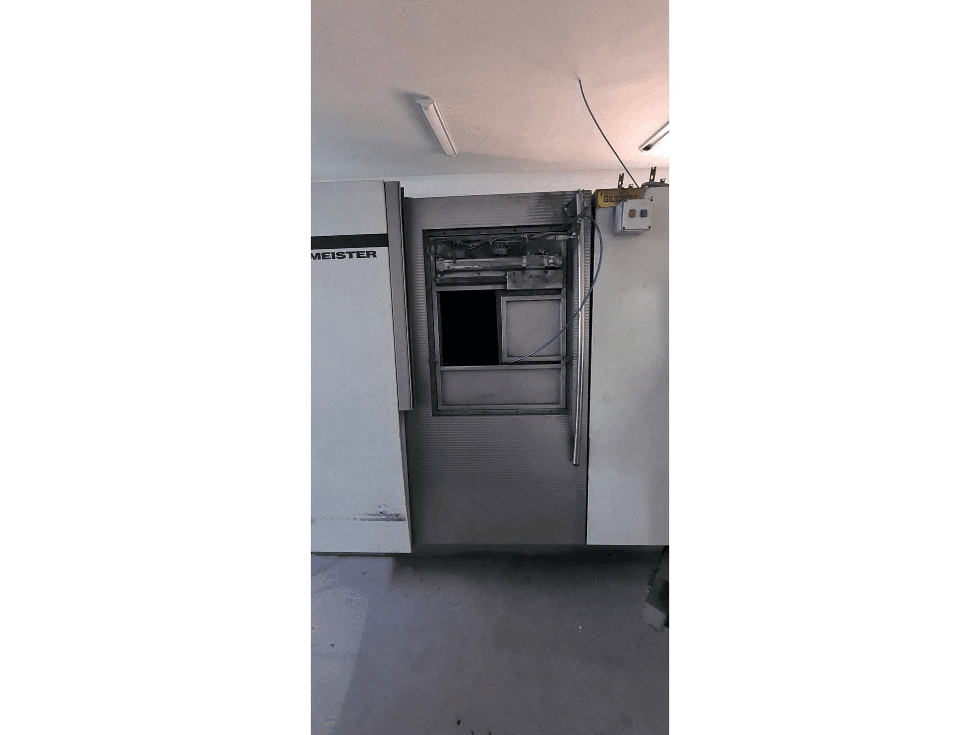 Вид станка Gildemeister TWIN 32 спереди