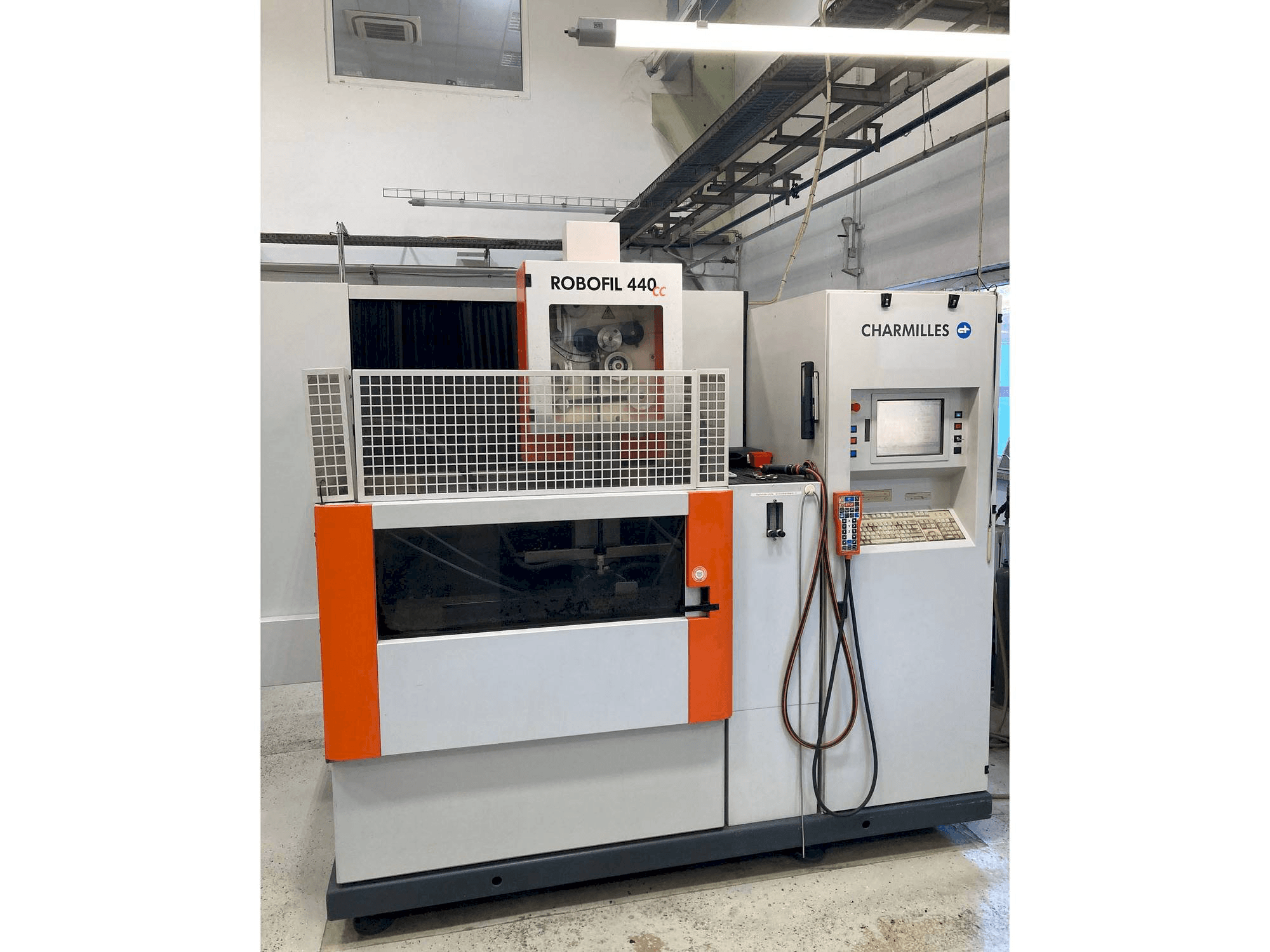 Вид станка CHARMILLES Robofil 440 CC спереди