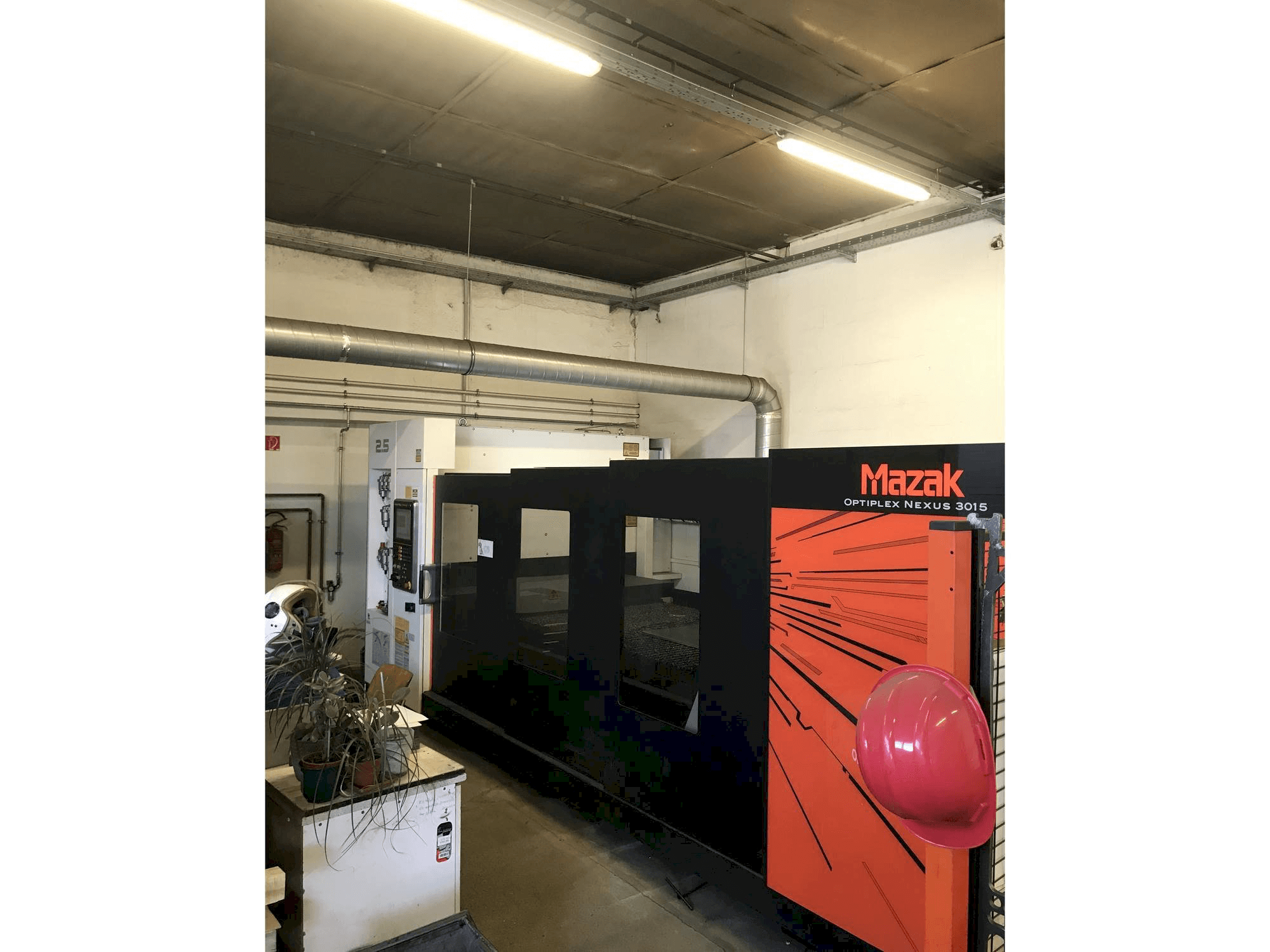 Вид станка Mazak Optiplex Nexus 3015 спереди