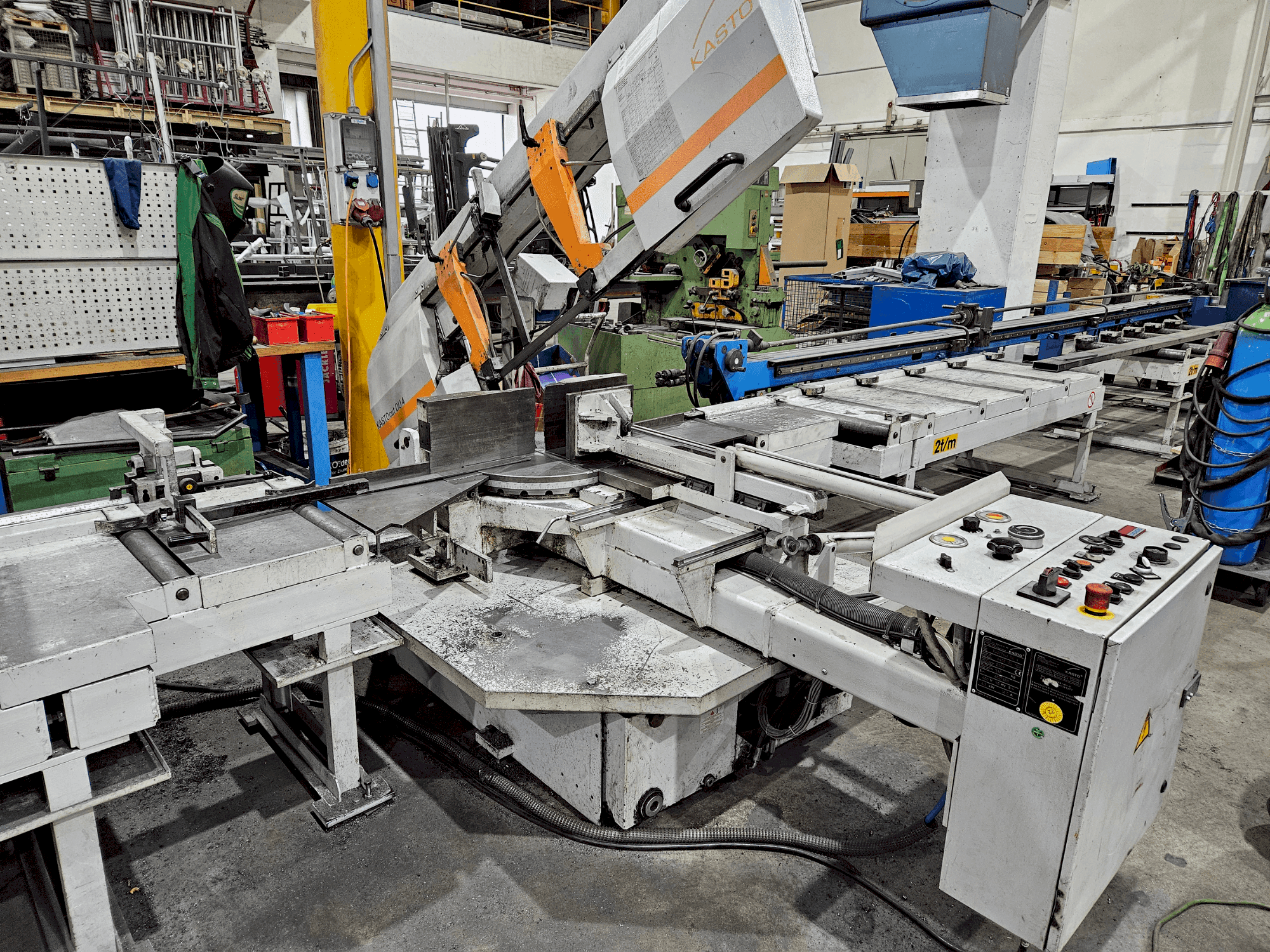 Вид станка KASTO cut DU 4 спереди