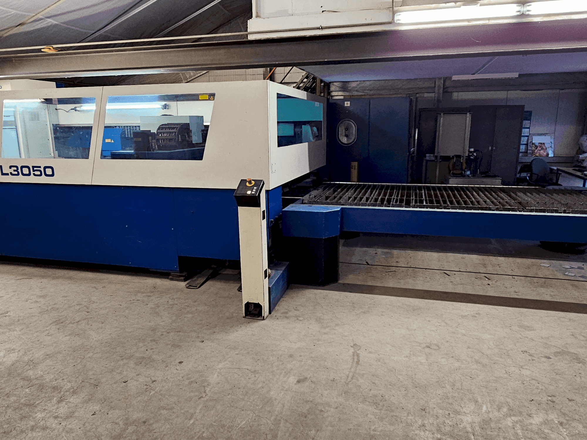 Вид станка TRUMPF L3050 спереди