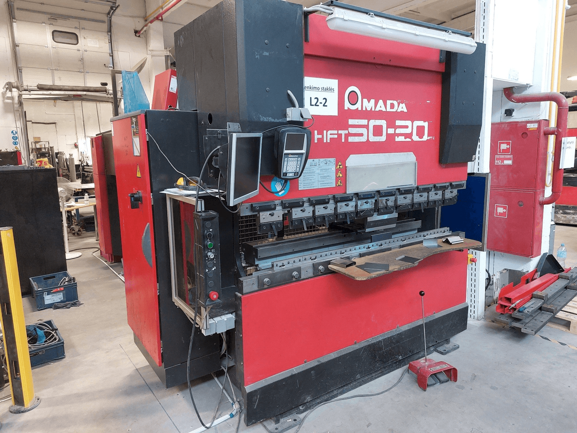 Вид станка AMADA HFT 50-20 спереди