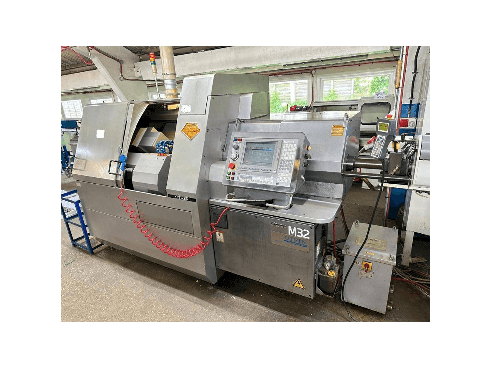 Вид станка Citizen M32V спереди