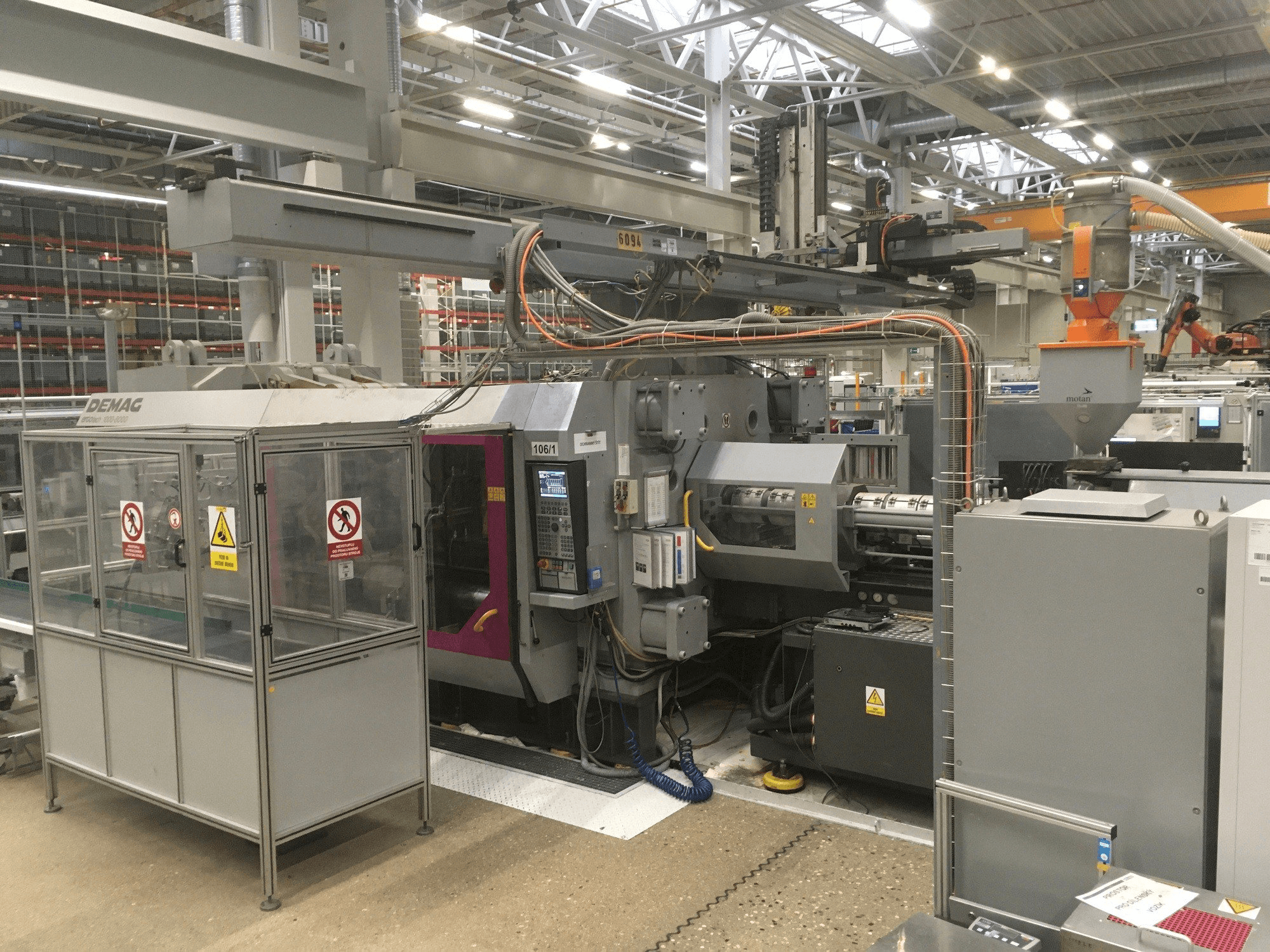 Вид станка DEMAG Ergotech 1000-8000 спереди