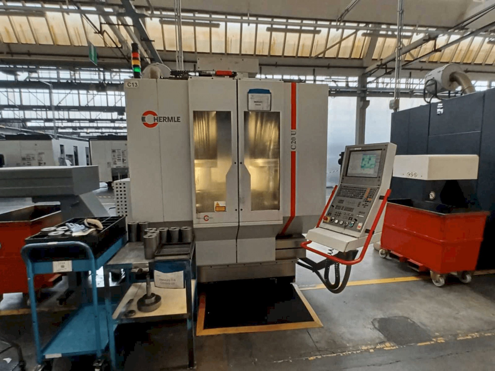 Вид станка HERMLE C20U спереди