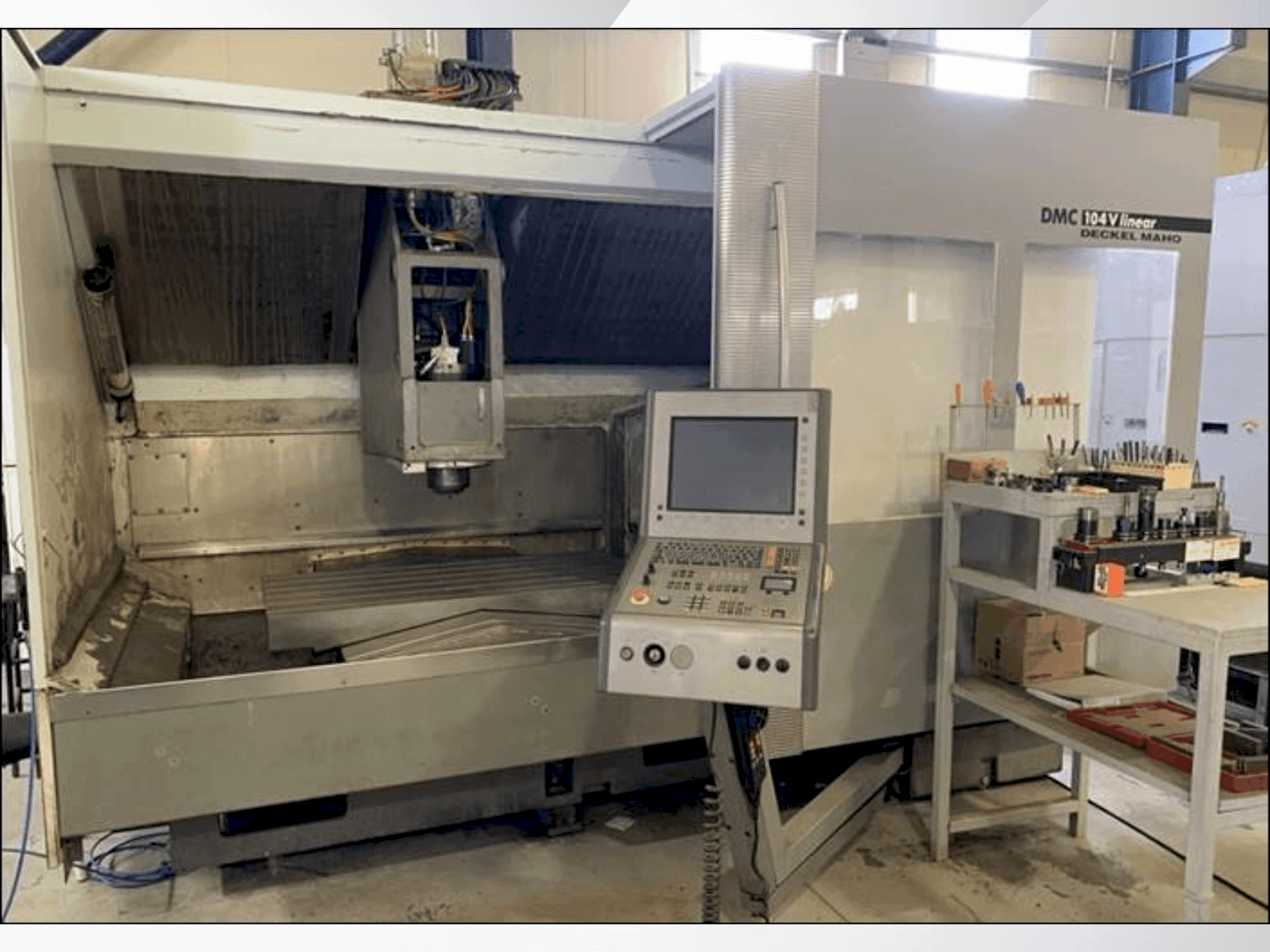 Вид станка DECKEL MAHO DMC 104V Linear спереди