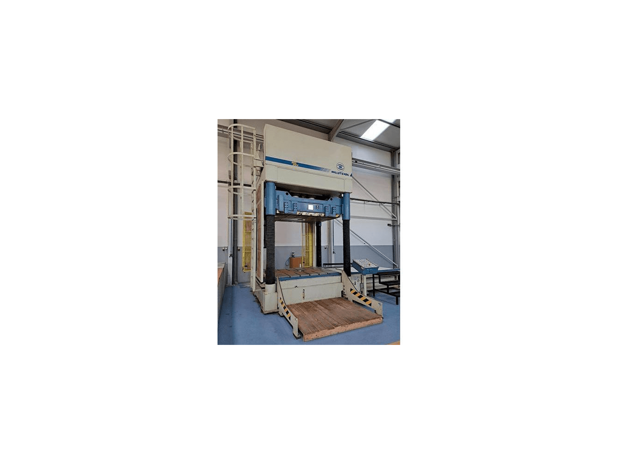 Вид станка с MILLUTENSIL Mil 203 правой стороны