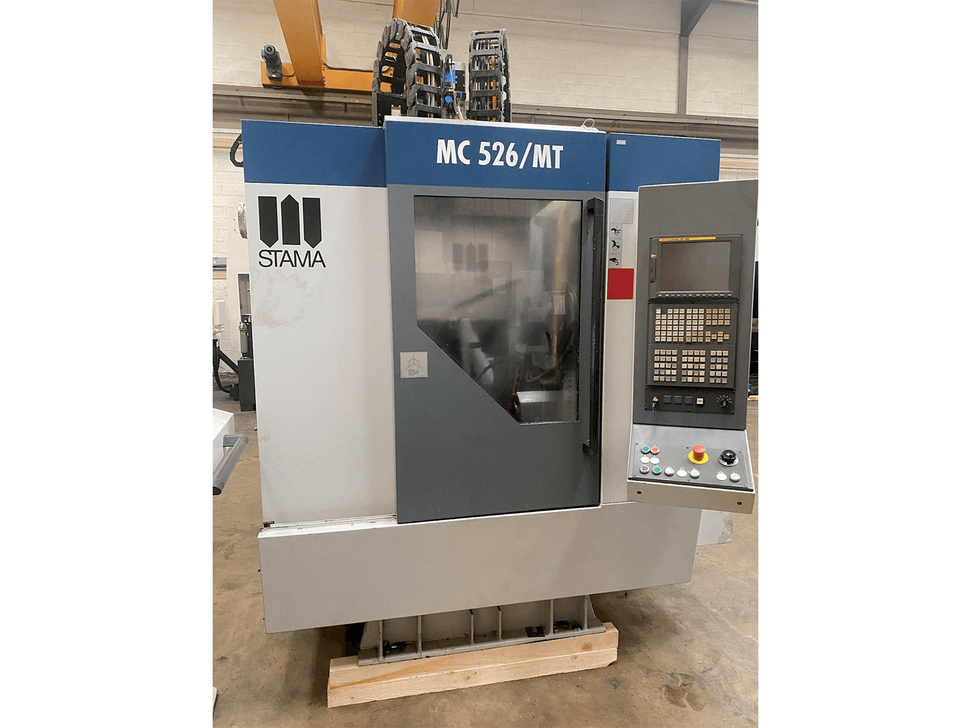 Вид станка STAMA MC 526 спереди