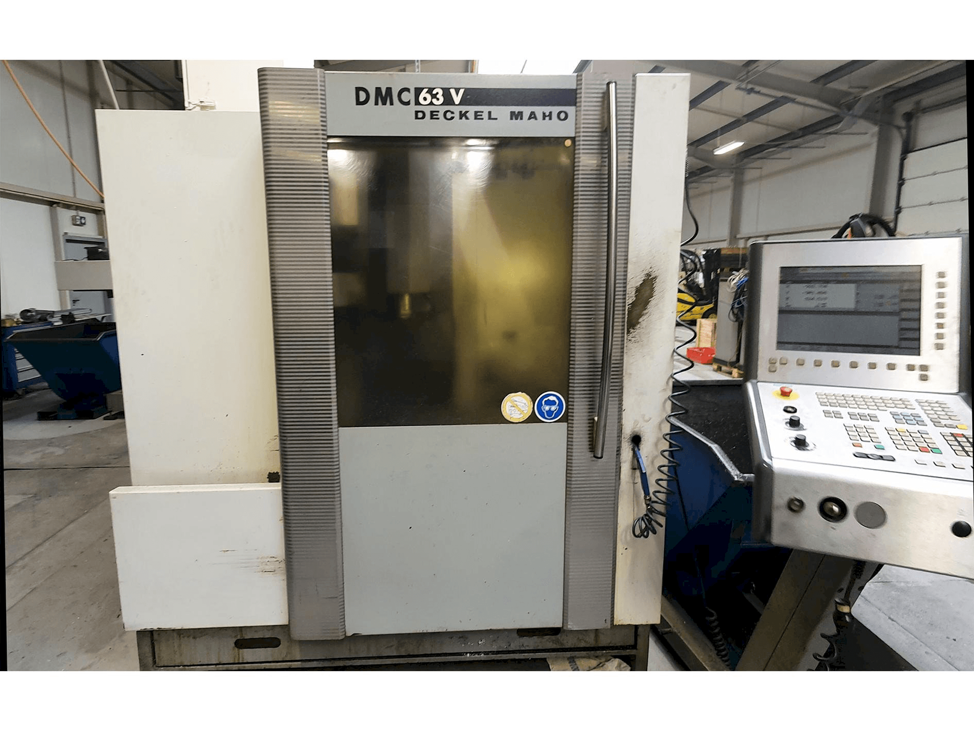 Вид станка DECKEL MAHO DMC 63V спереди