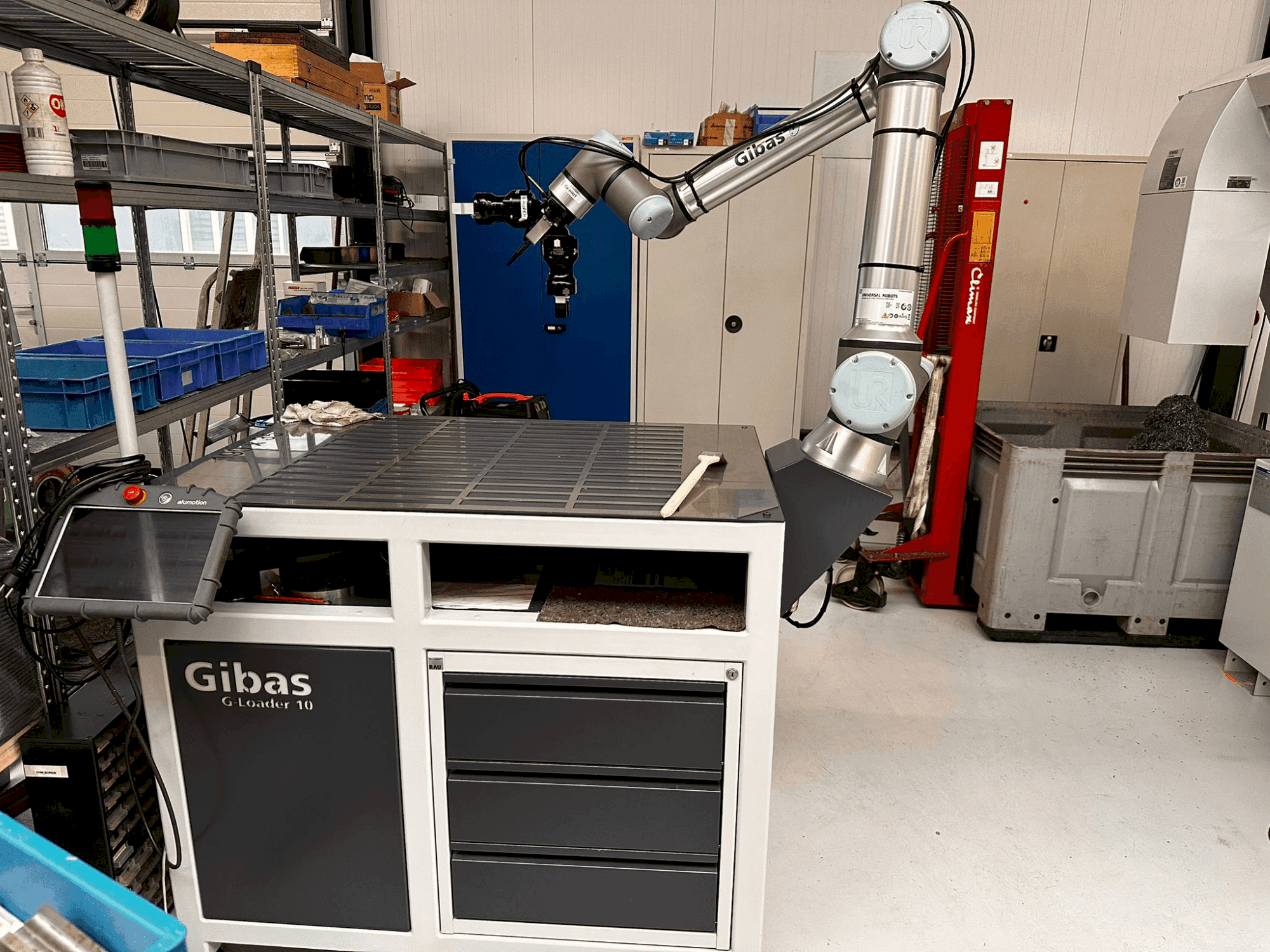 Вид станка Universal Robots UR10e-Serie спереди