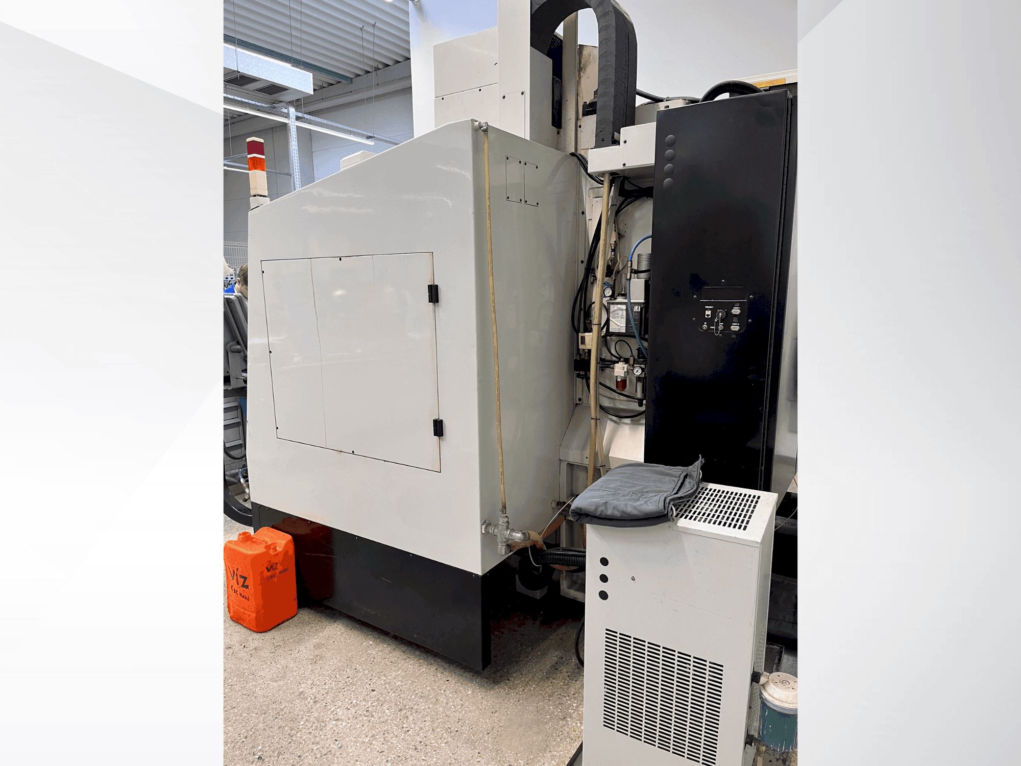 Вид станка Hurco VMX24S сзади