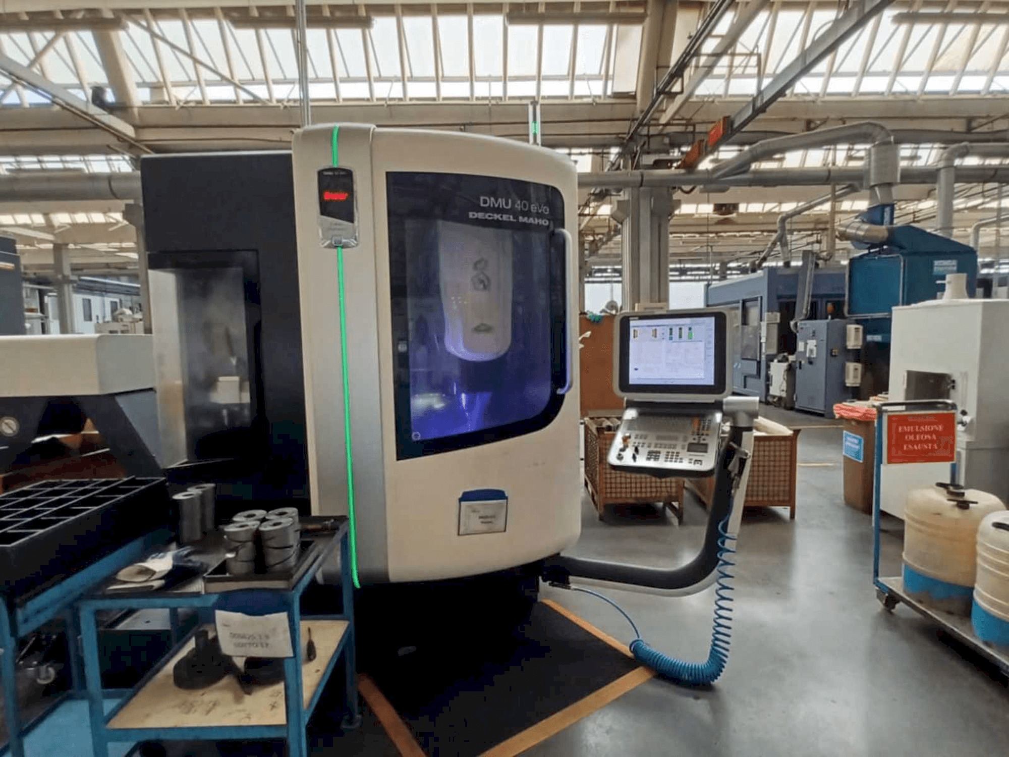 Вид станка DMG DMU 40 evo спереди