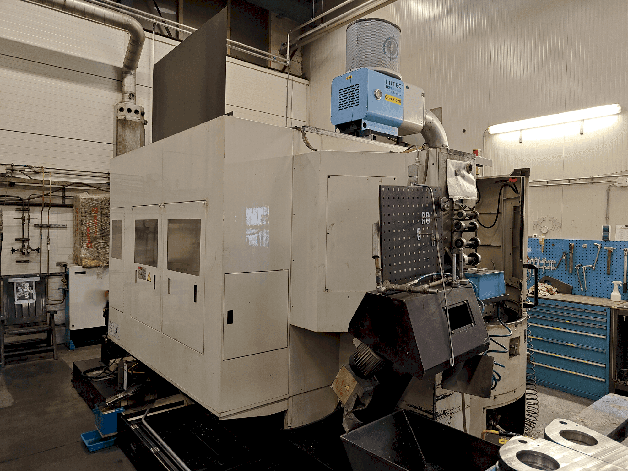 Вид станка Hurco HTX 500 спереди