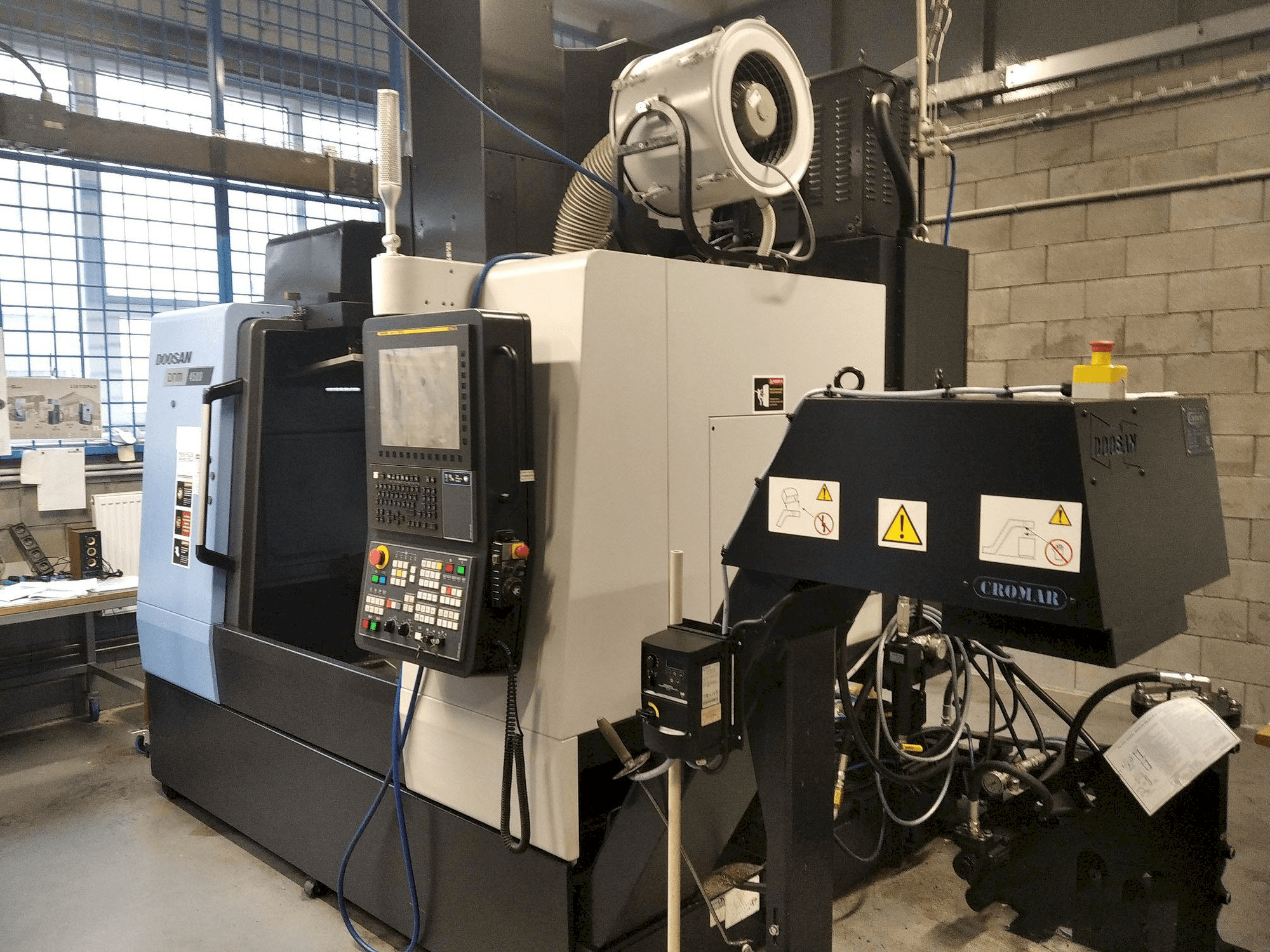Вид станка DOOSAN DNM 4500 спереди