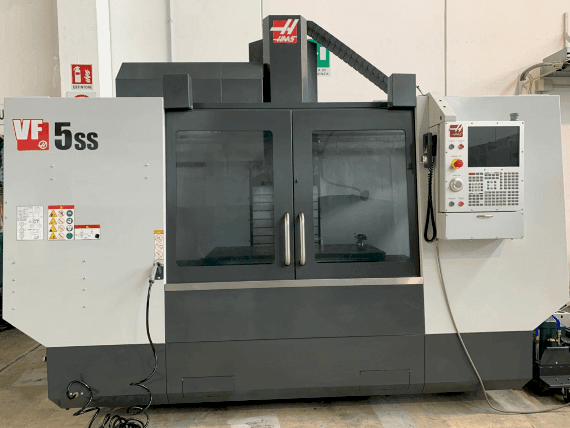 Вид станка HAAS VF5SS спереди