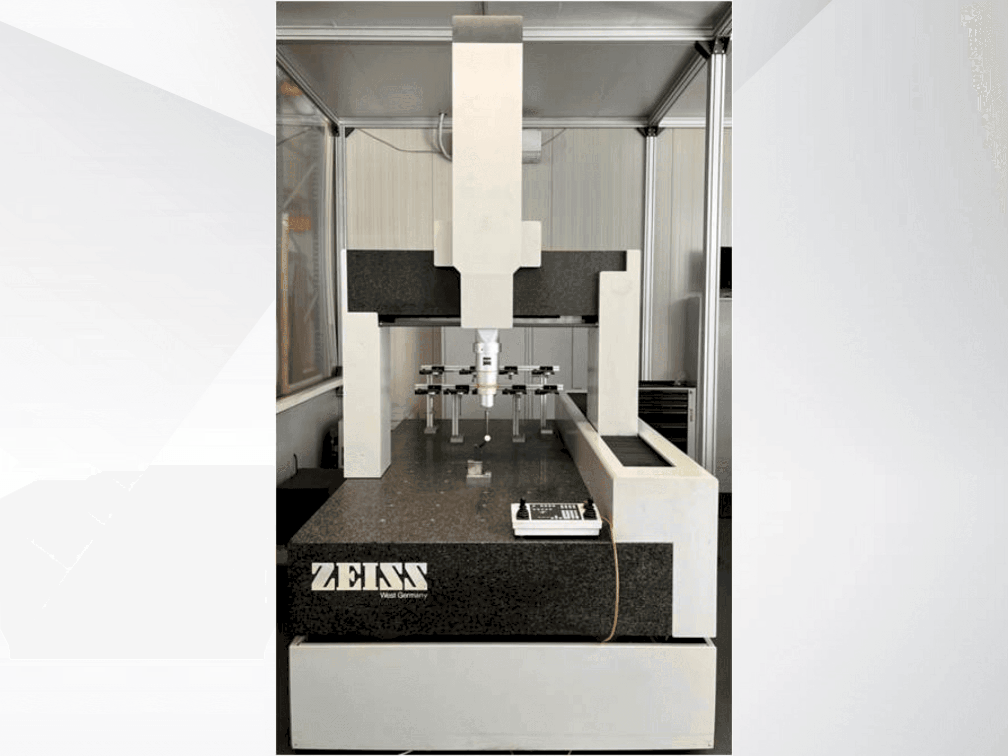 Вид станка ZEISS UMC 850 спереди