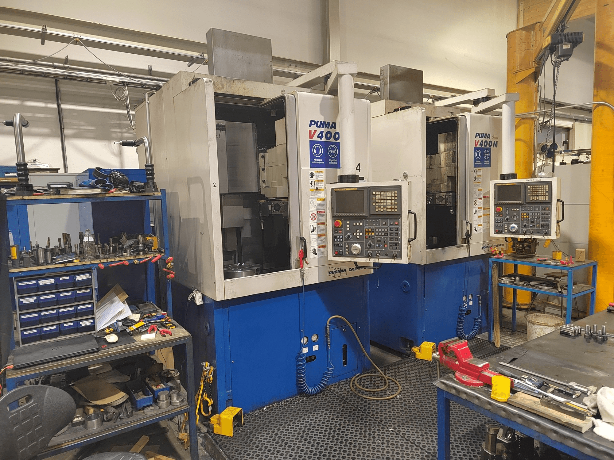 Вид станка Doosan Puma V400M спереди