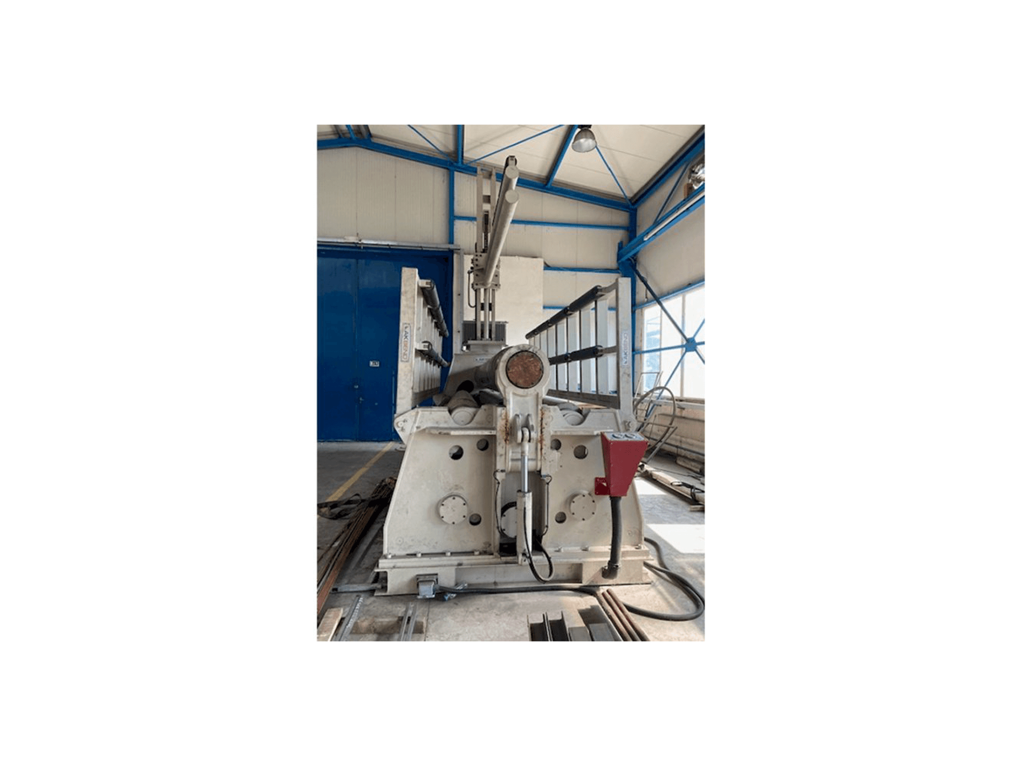 Вид станка Akyapak AHS 4100/25 спереди