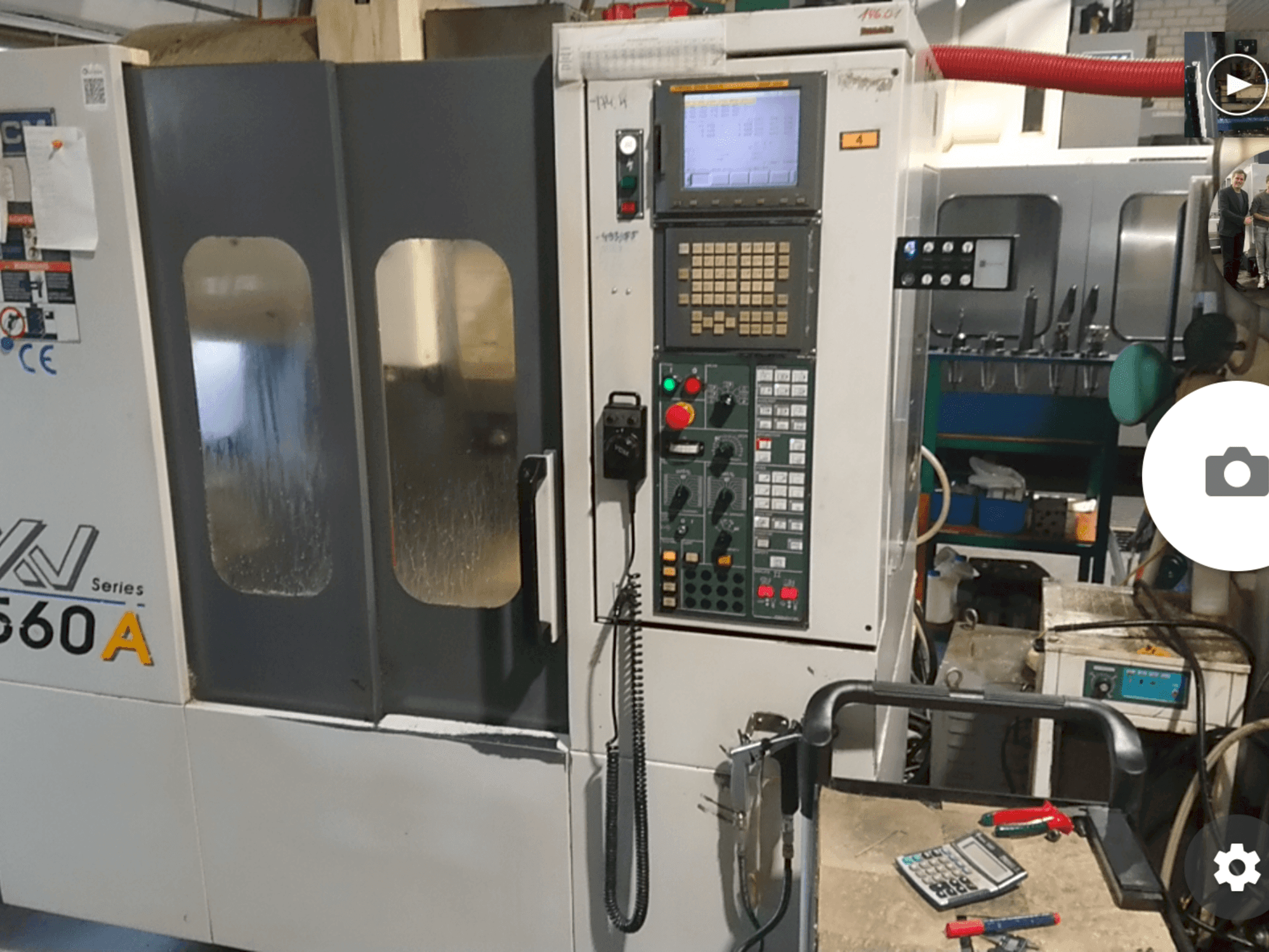 Вид станка YCM XV560A спереди