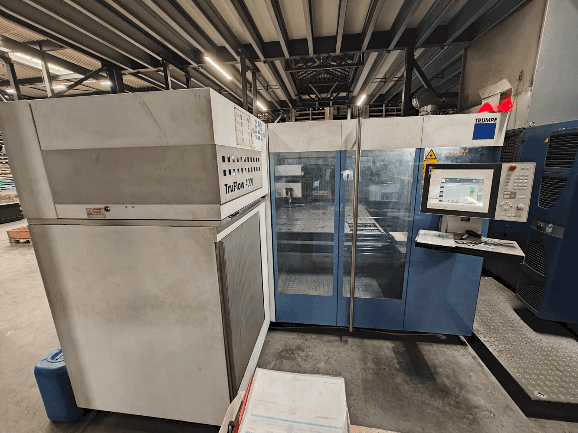 Вид станка TRUMPF TruLaser 3030 спереди