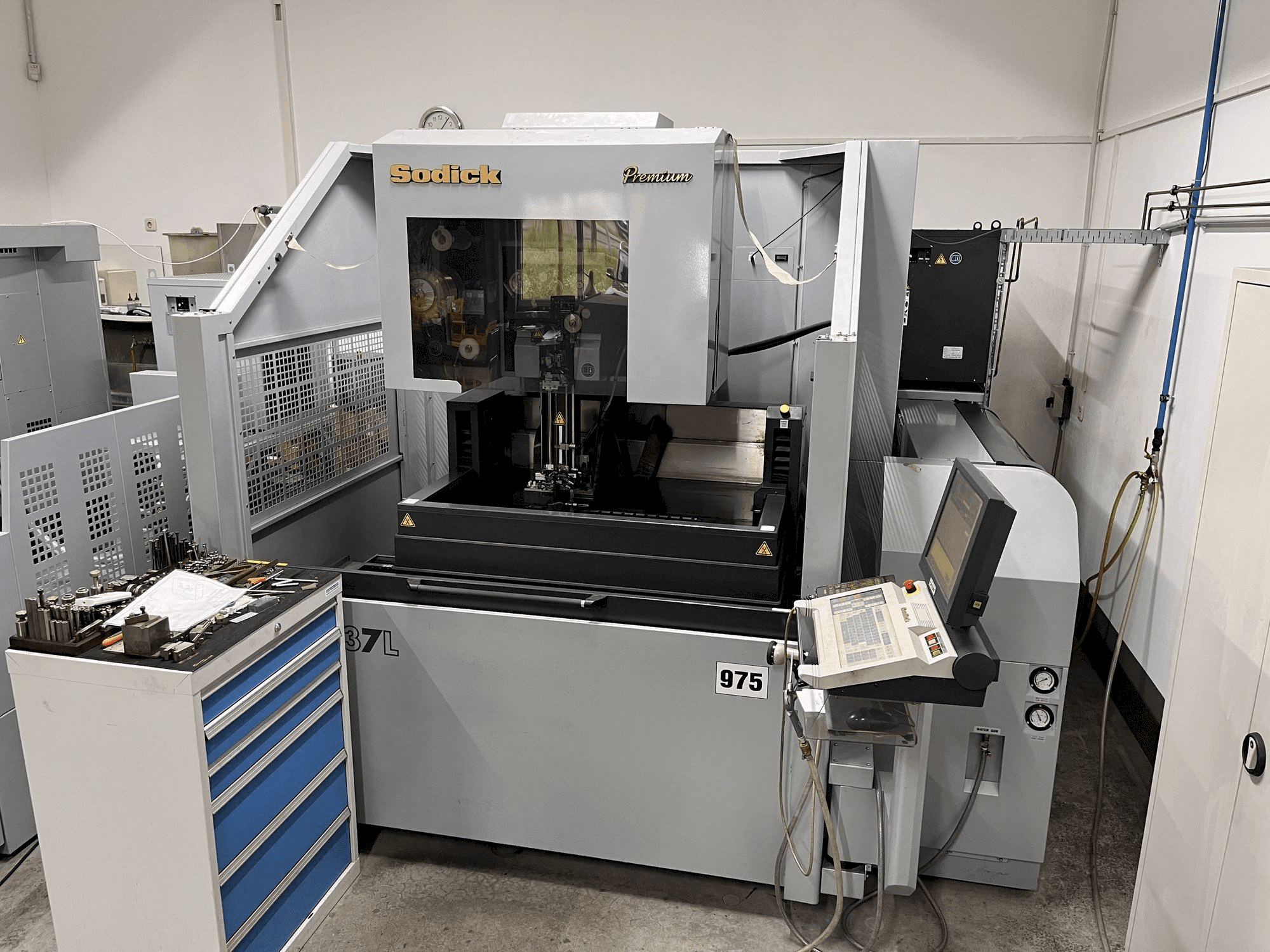 Вид станка Sodick AQ537L спереди