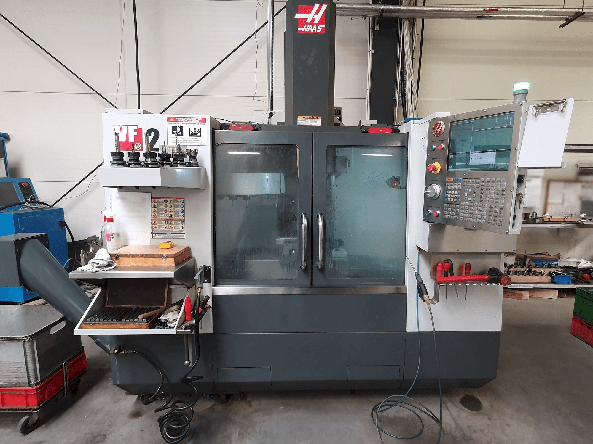 Вид станка HAAS VF-2 спереди
