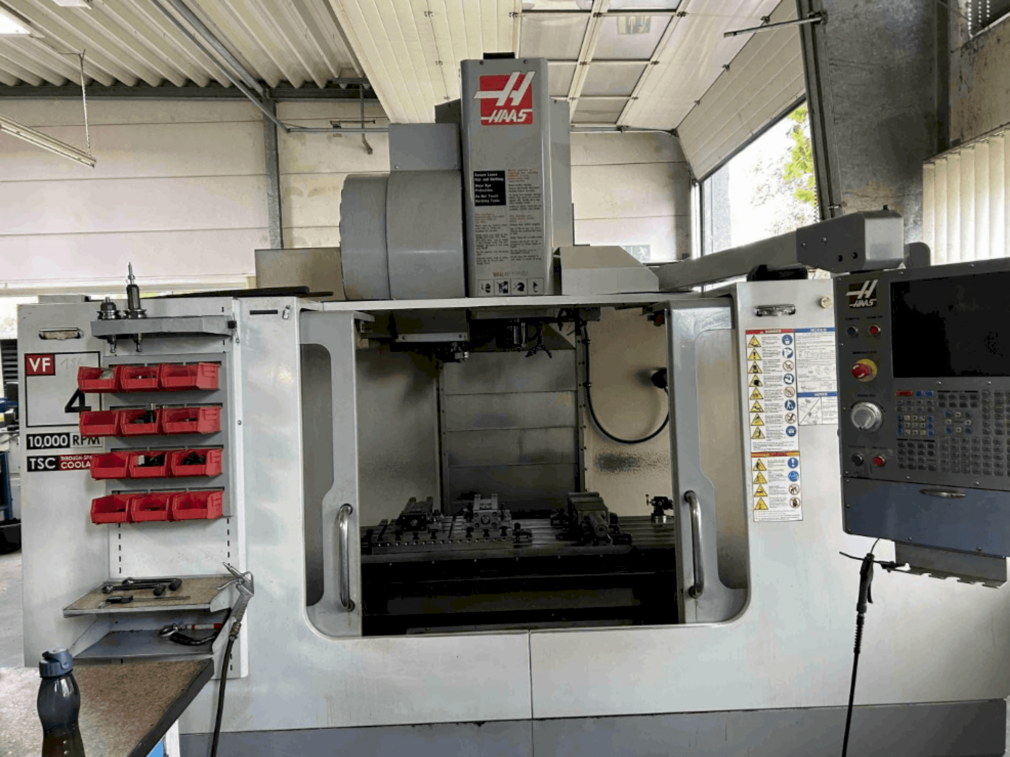 Вид станка HAAS VF4 BHE спереди