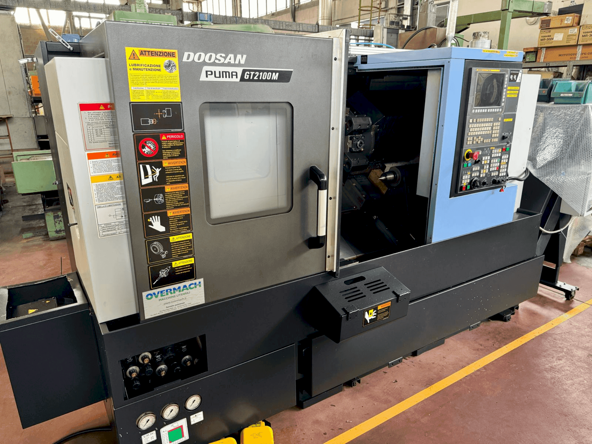 Вид станка DOOSAN PUMA GT 2100M спереди