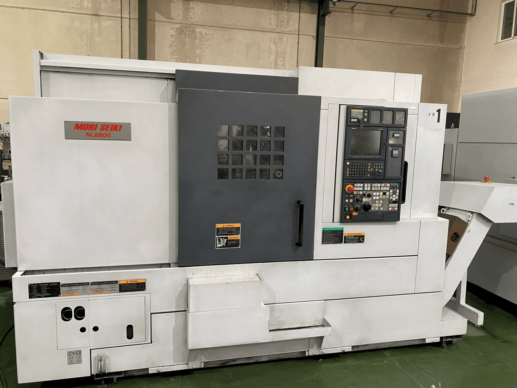 Вид станка MORI SEIKI NL 2500 SY (2007) спереди