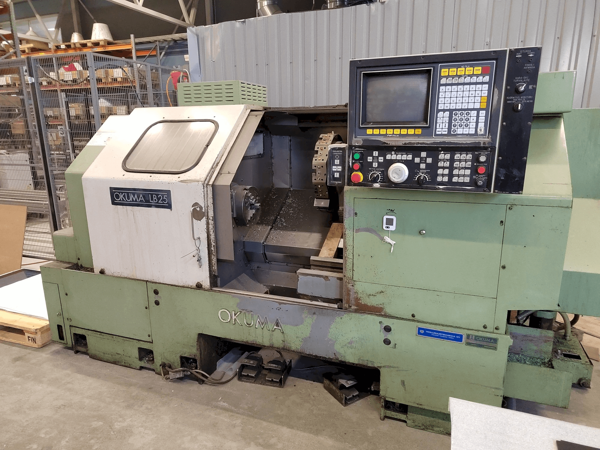Вид станка Okuma LB25 спереди