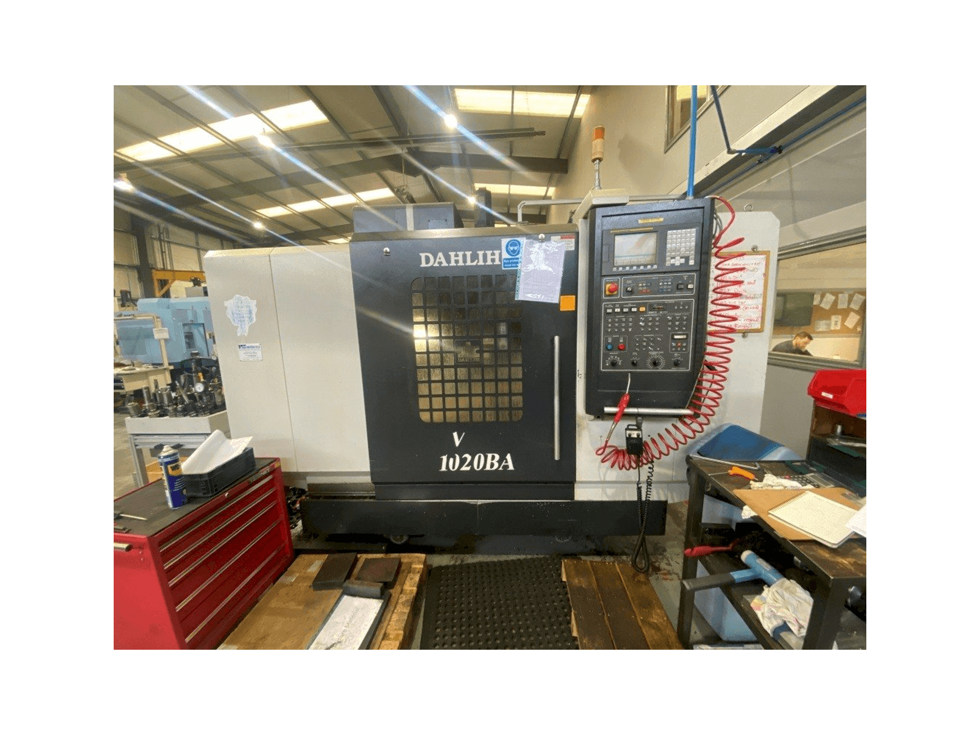 Вид станка DAH LIH MCV 1020 BA спереди