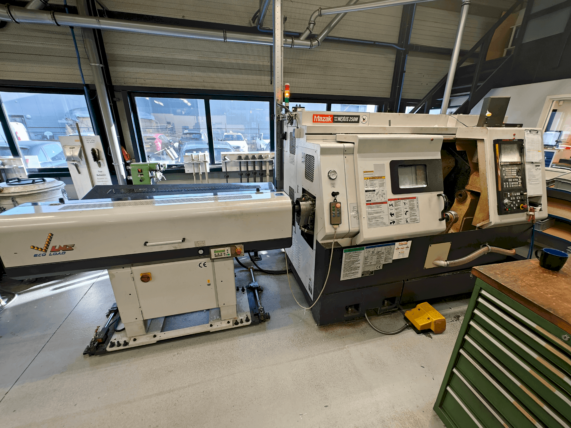 Вид станка Mazak Quick Turn Nexus 250M спереди