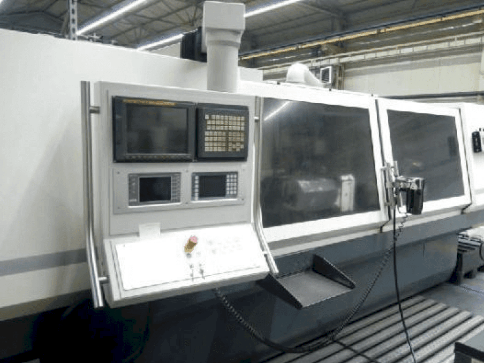 Вид станка STUDER S40 CNC спереди
